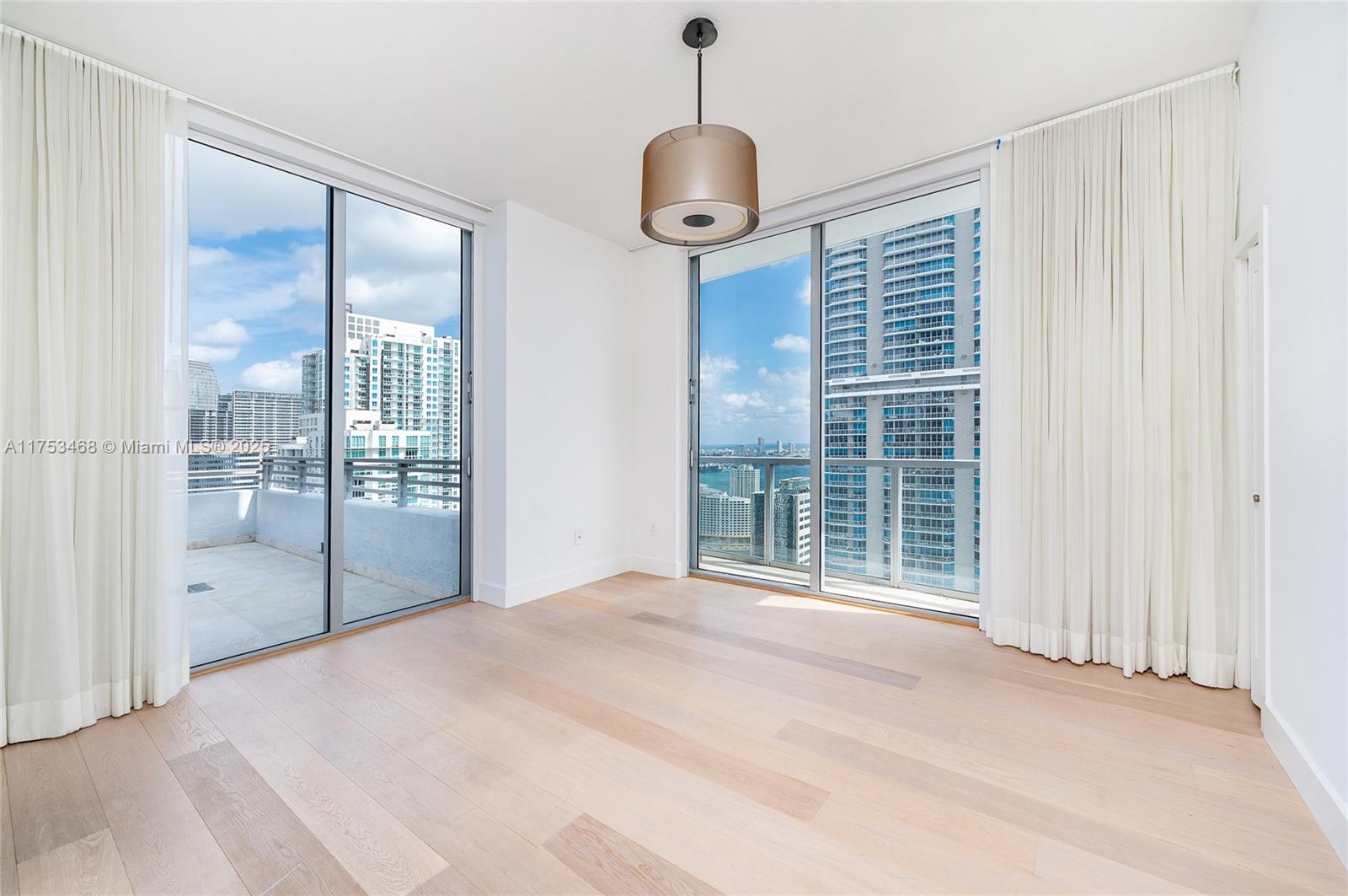 1060 Brickell Ave # 4203