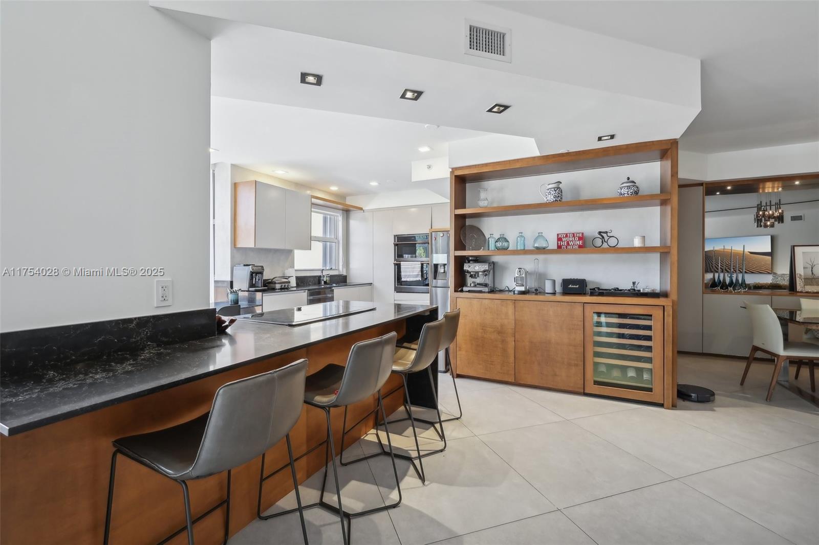 723 Crandon Blvd # 206