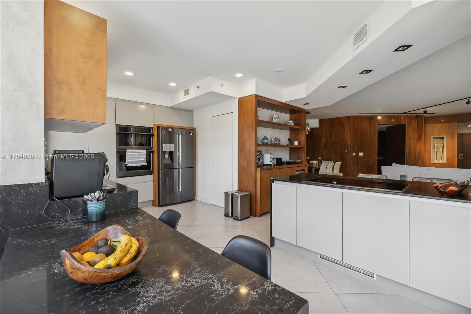 723 Crandon Blvd # 206