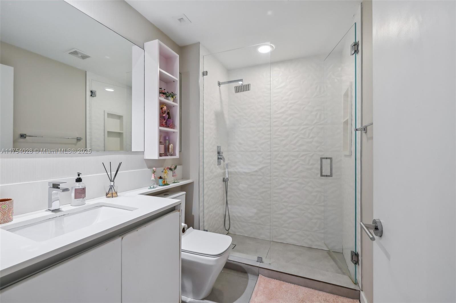 723 Crandon Blvd # 206