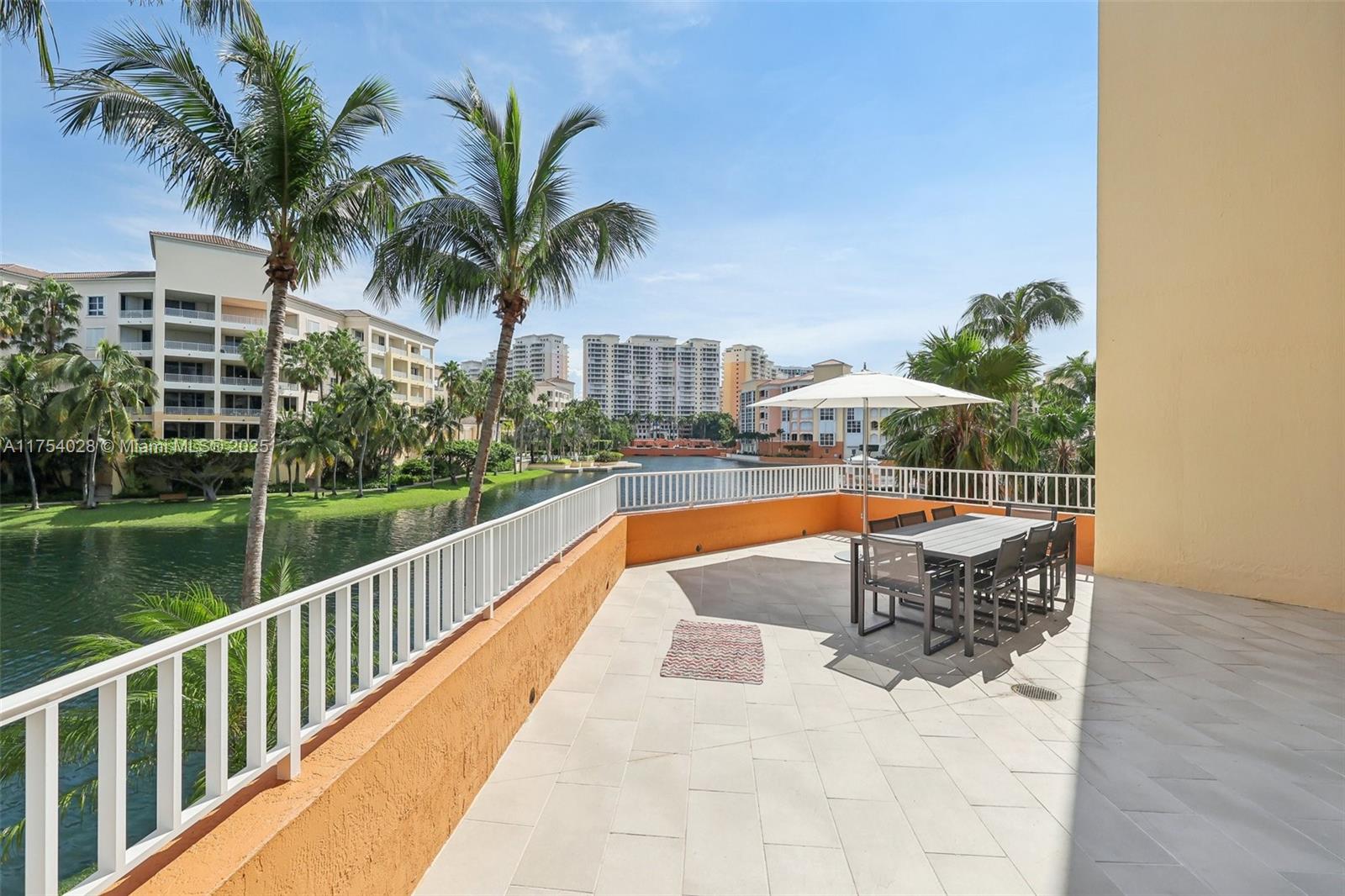 723 Crandon Blvd # 206