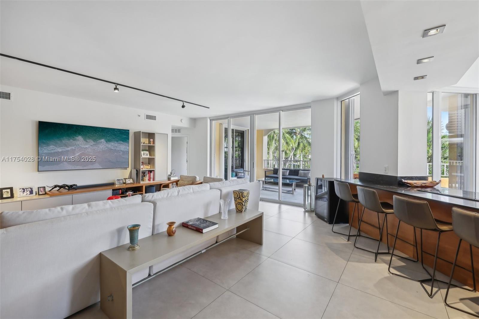 723 Crandon Blvd # 206