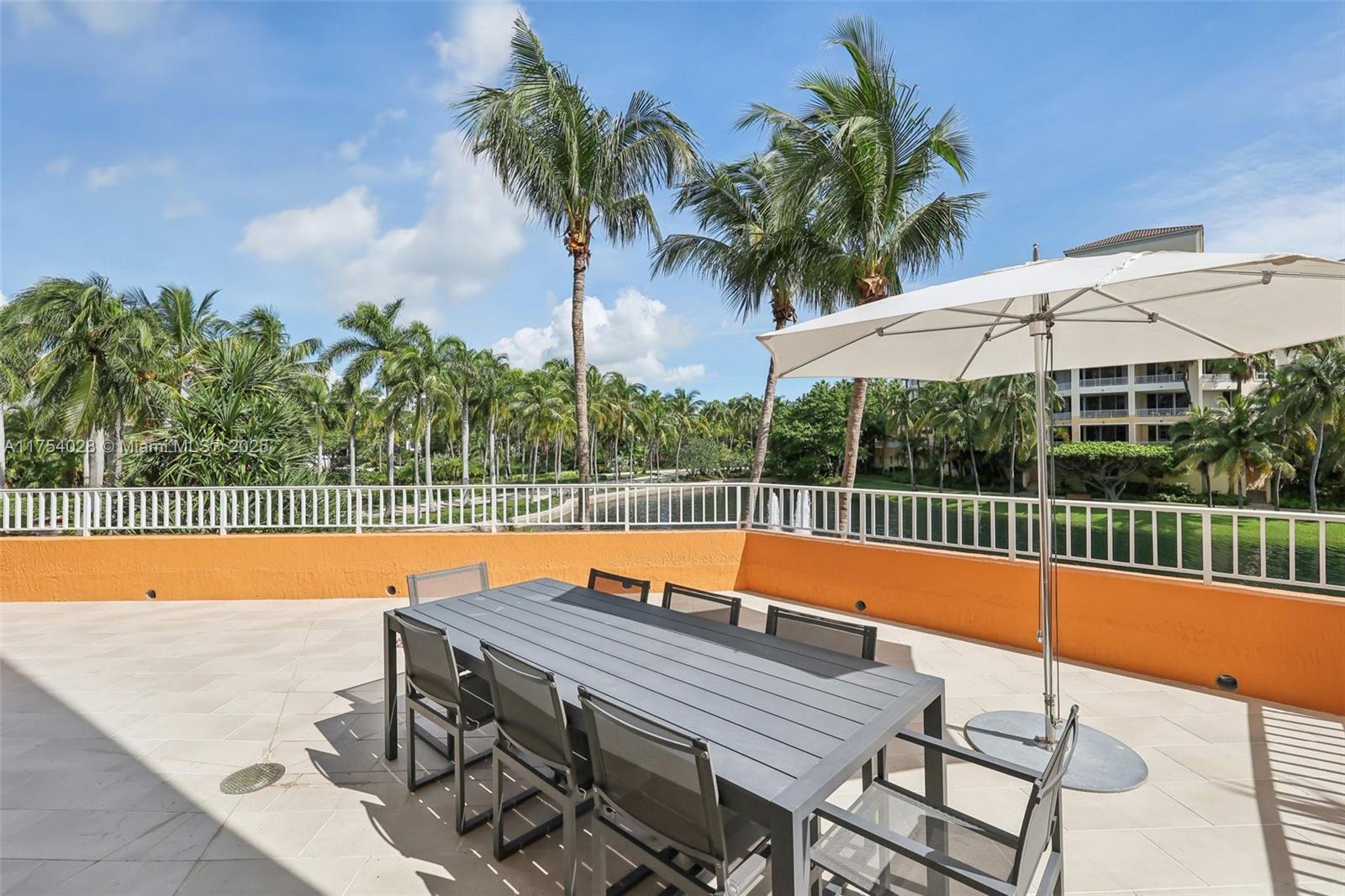 723 Crandon Blvd # 206