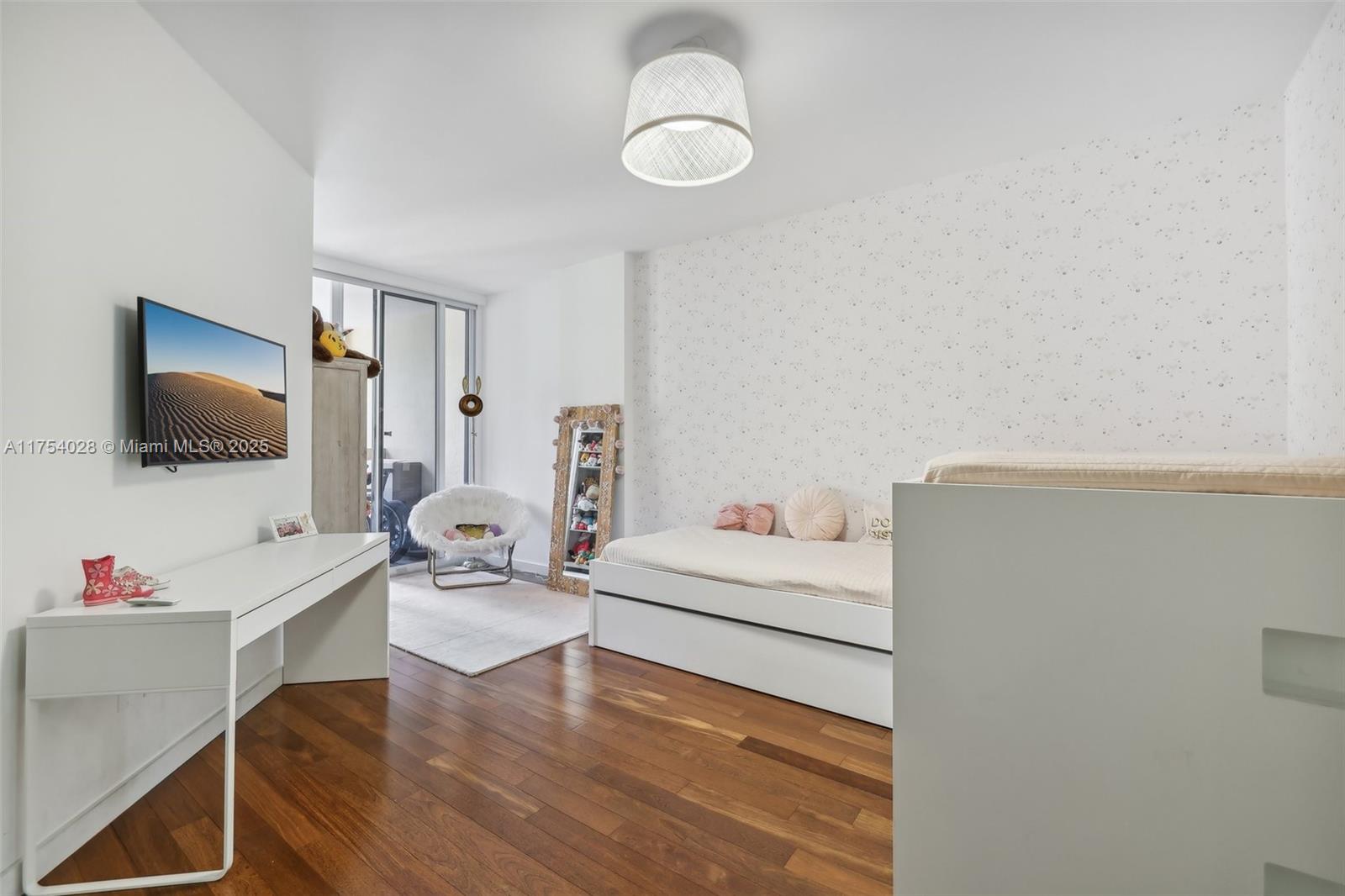 723 Crandon Blvd # 206