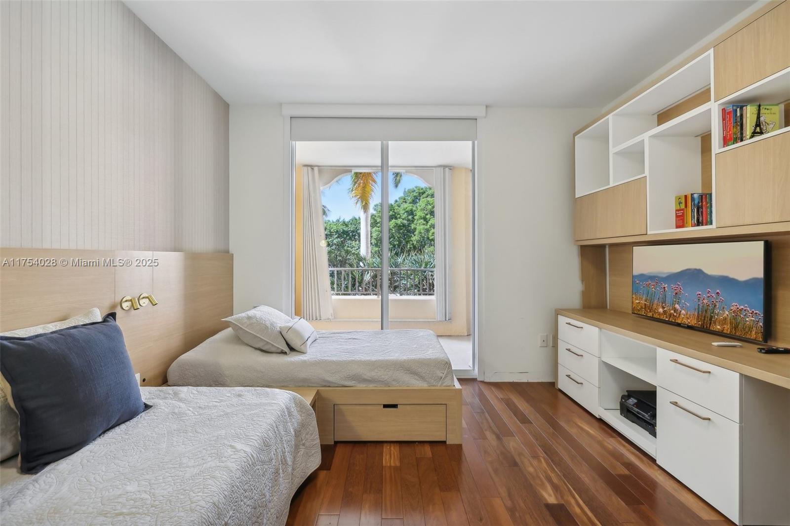 723 Crandon Blvd # 206