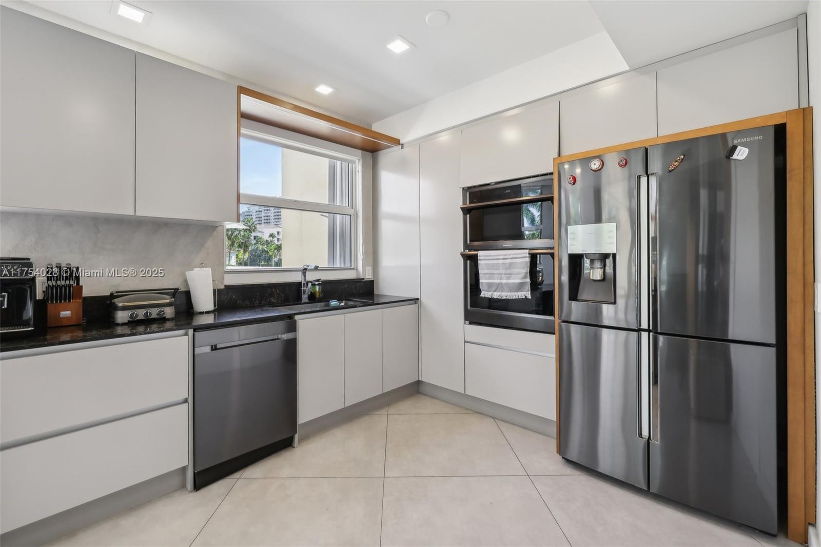 723 Crandon Blvd # 206