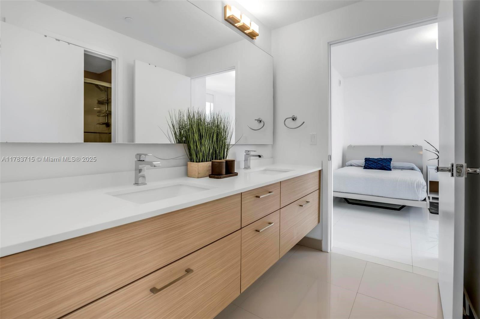 600 NE 27th St # 1901