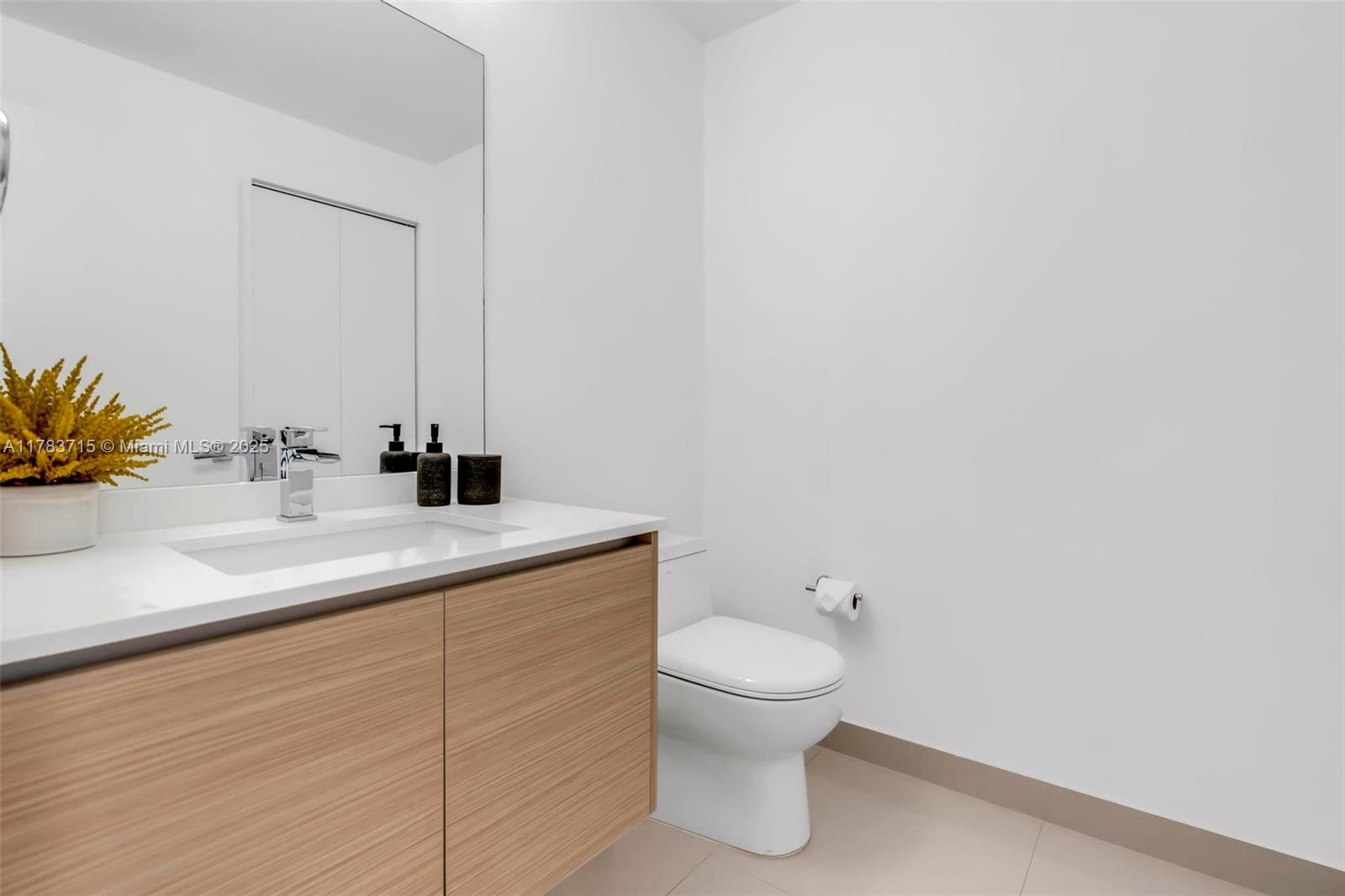 600 NE 27th St # 1901