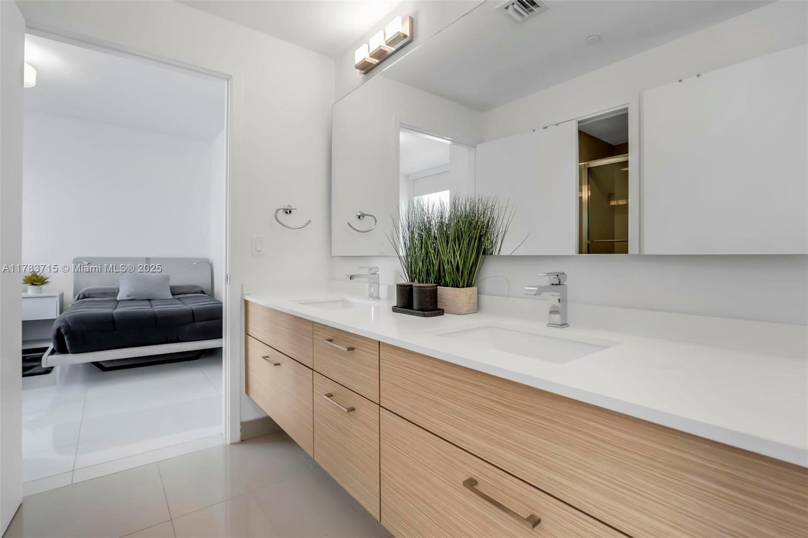 600 NE 27th St # 1901