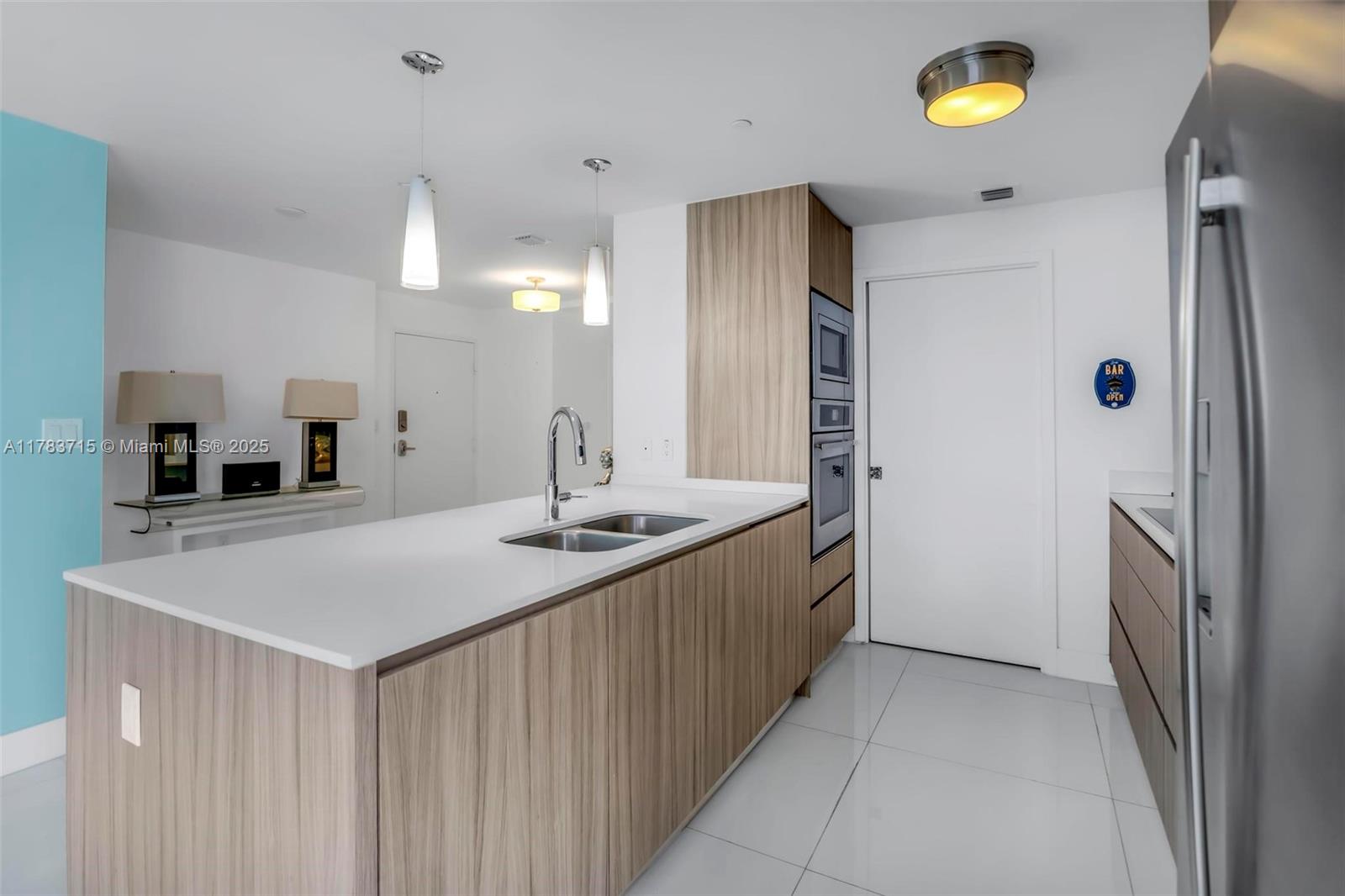 600 NE 27th St # 1901