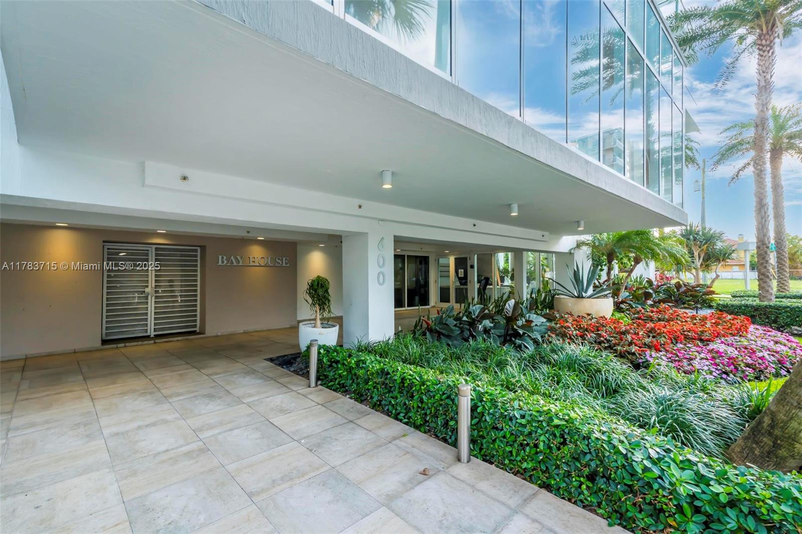 600 NE 27th St # 1901