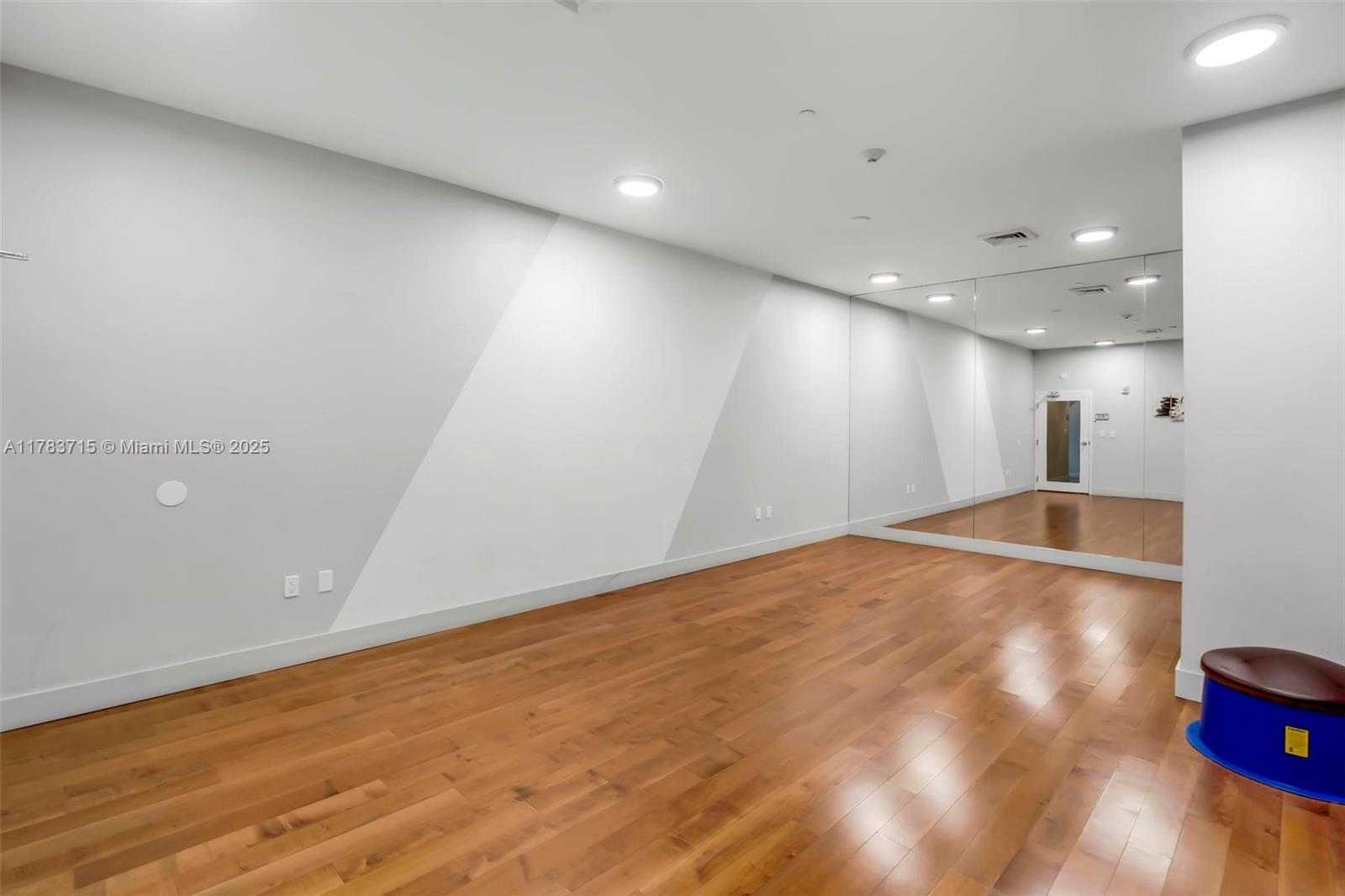 600 NE 27th St # 1901