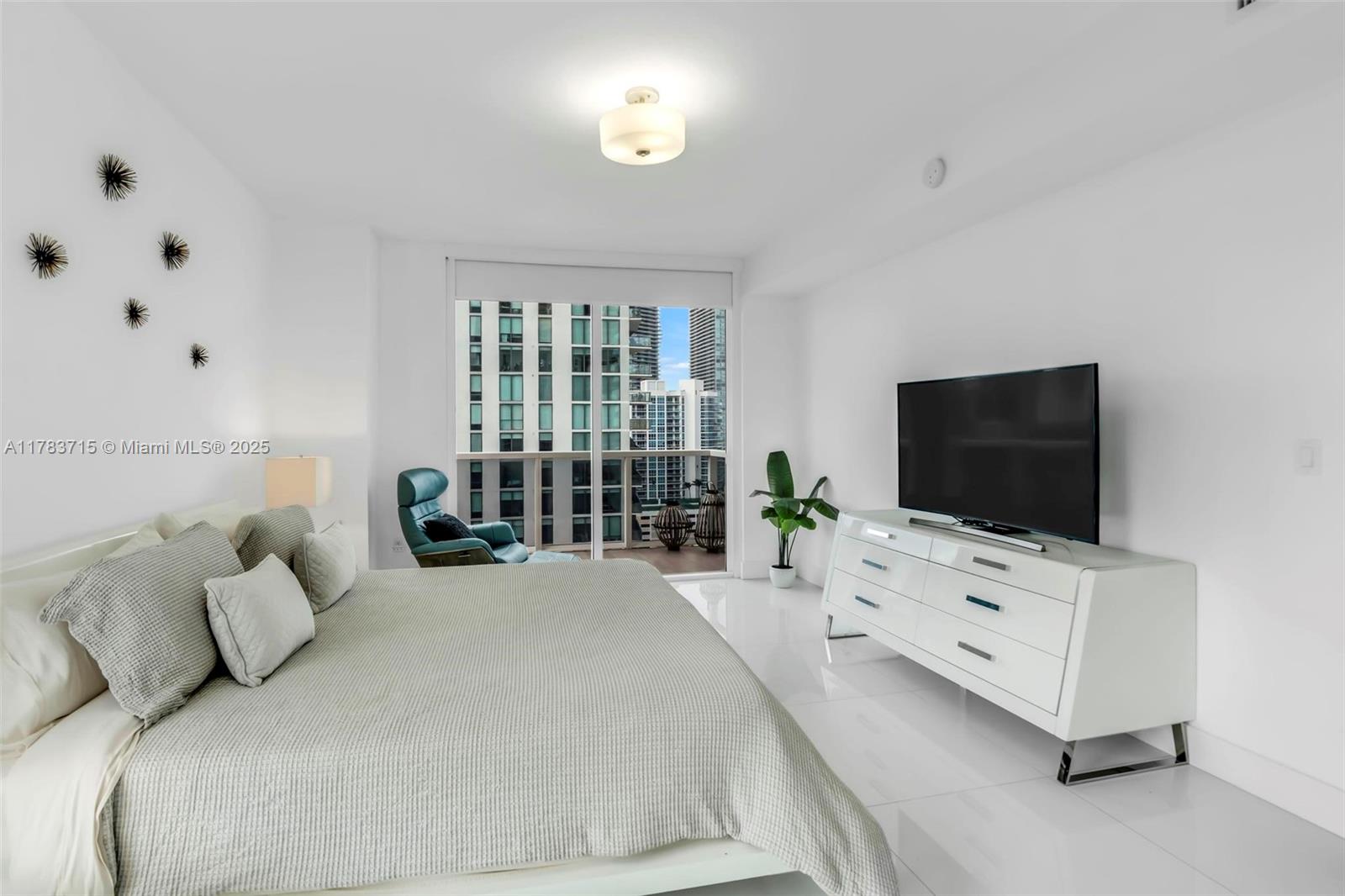 600 NE 27th St # 1901