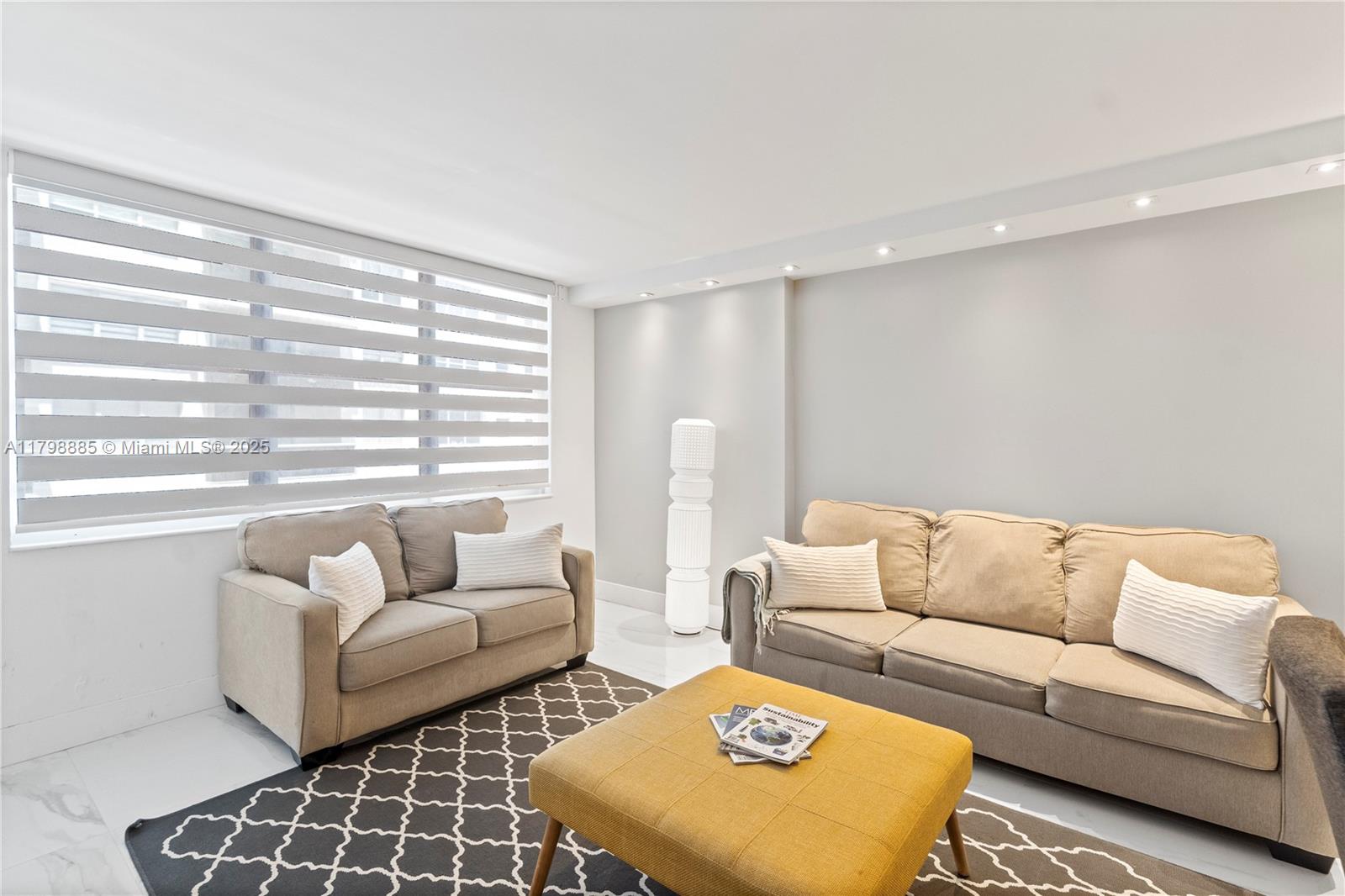 6039 Collins Ave # 521