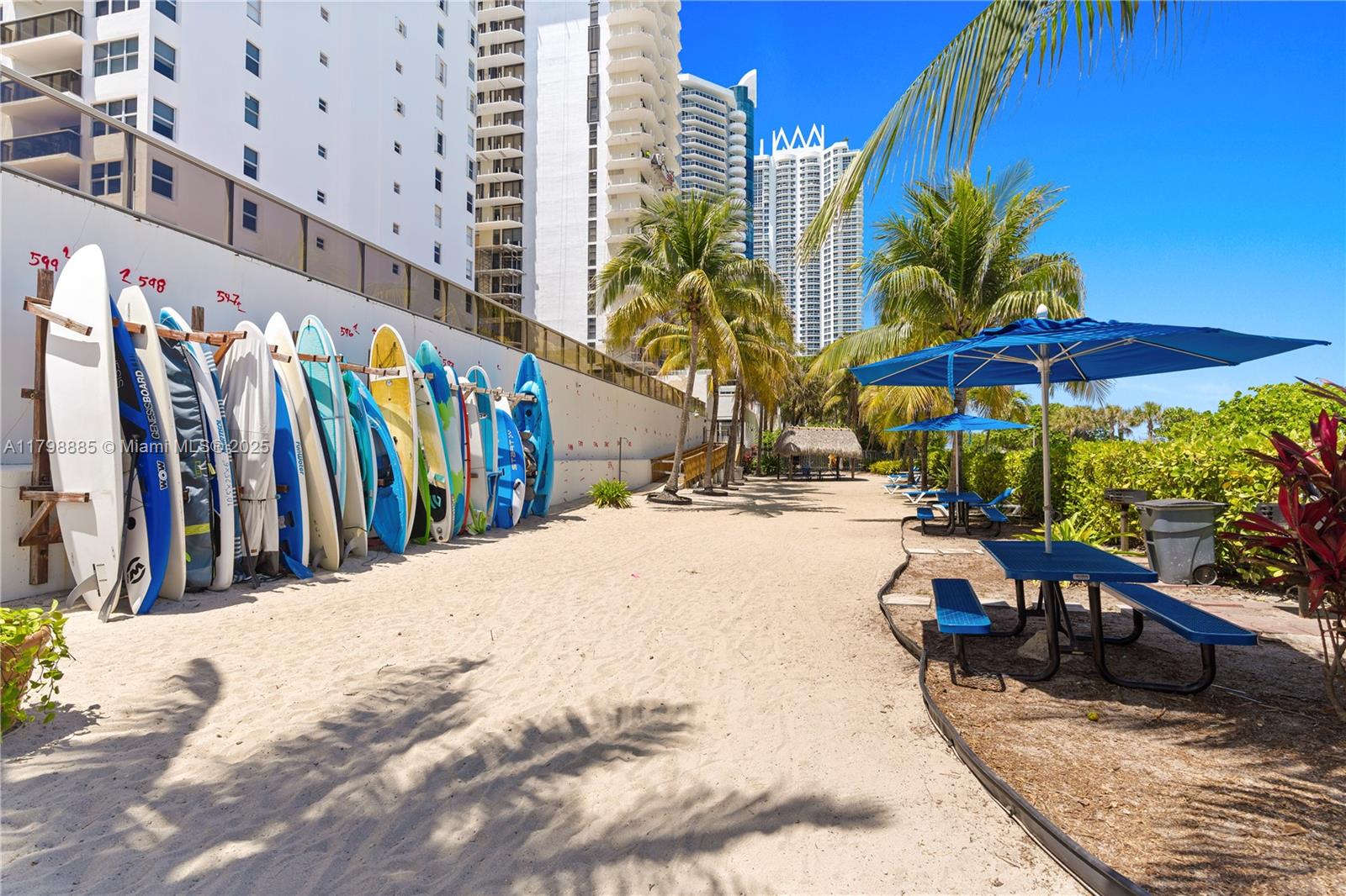 6039 Collins Ave # 521