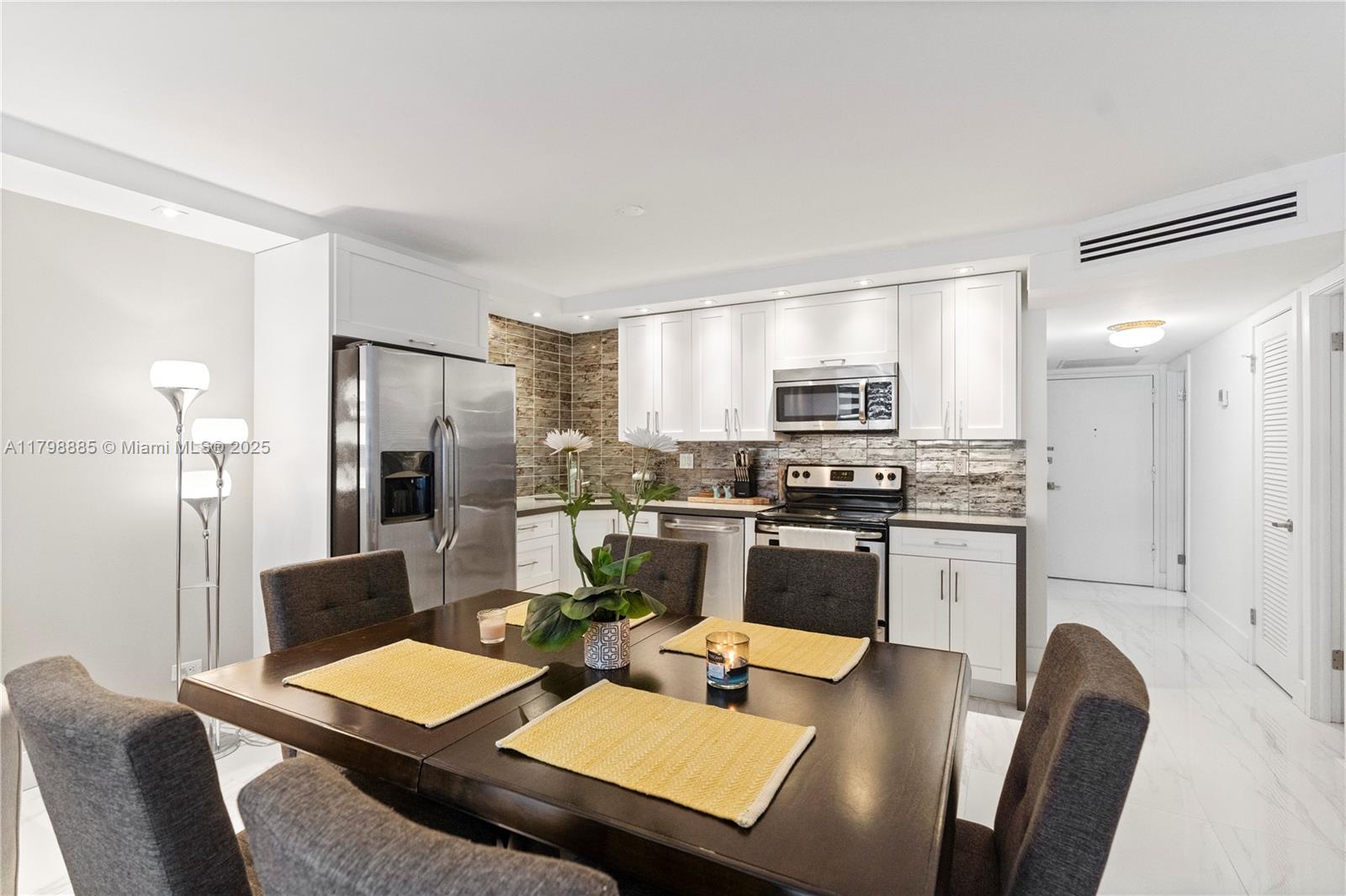 6039 Collins Ave # 521