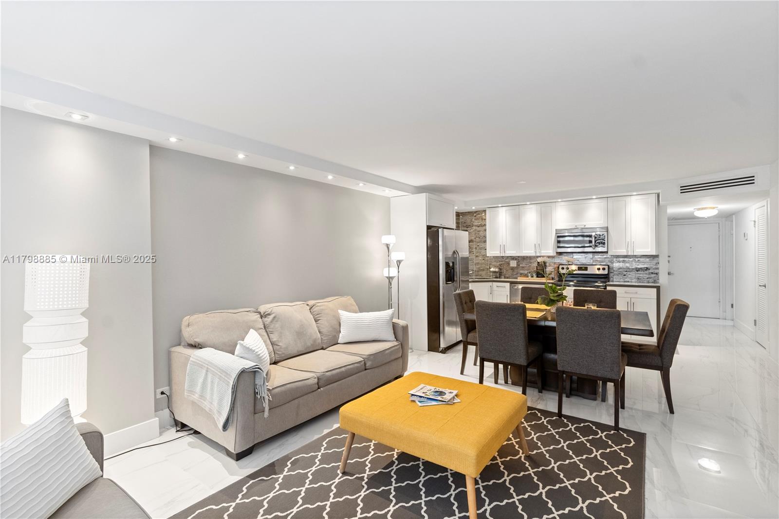 6039 Collins Ave # 521