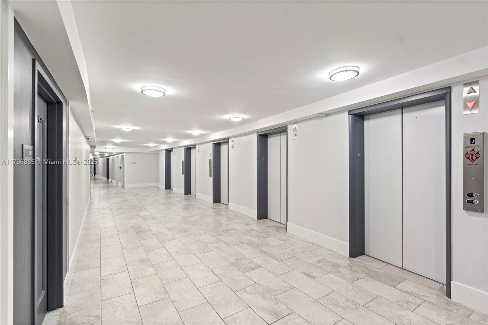 6039 Collins Ave # 521