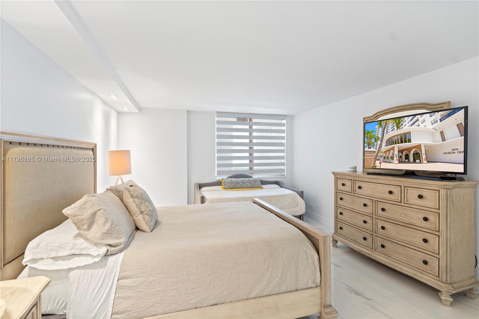 6039 Collins Ave # 521