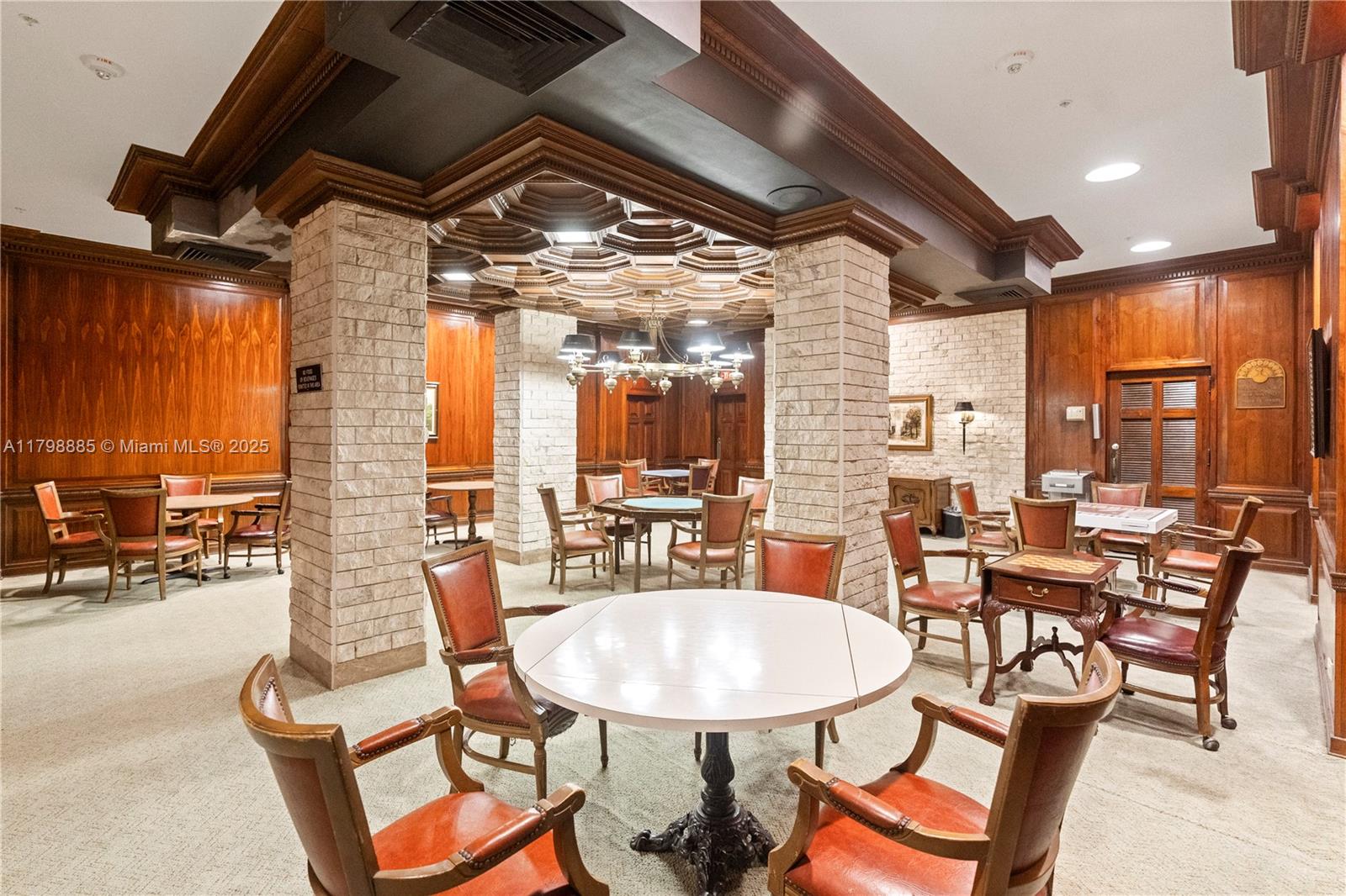 6039 Collins Ave # 521