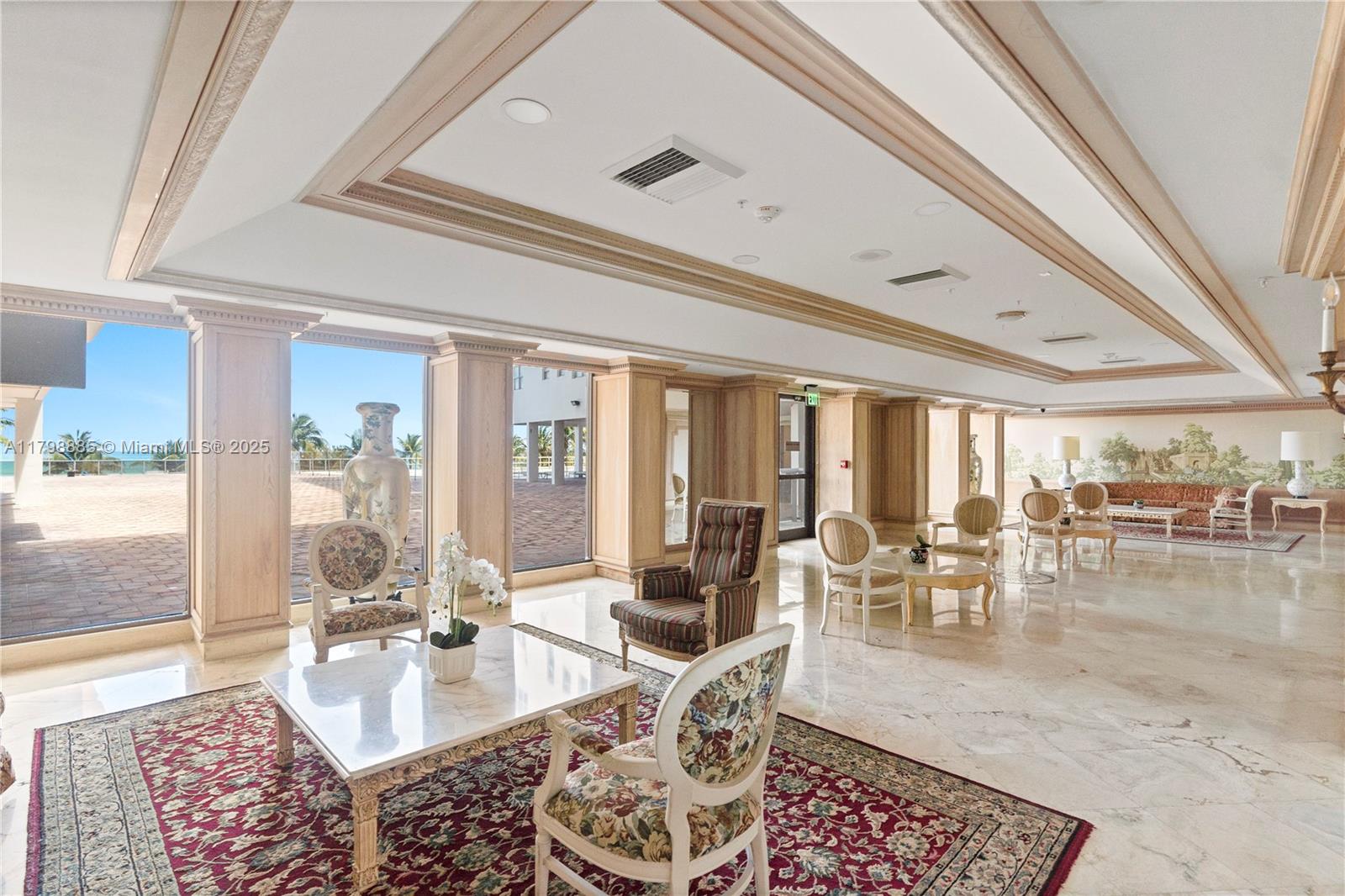 6039 Collins Ave # 521