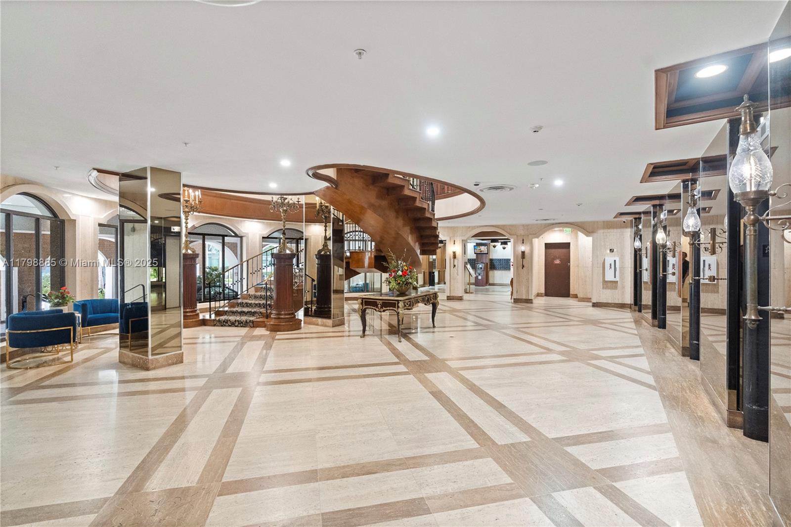 6039 Collins Ave # 521