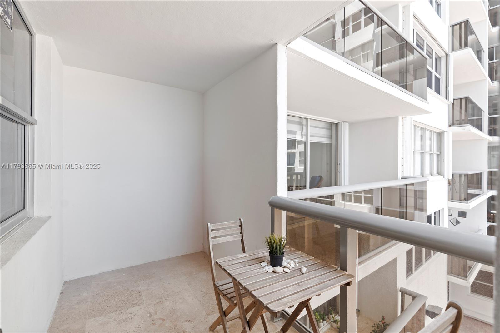 6039 Collins Ave # 521