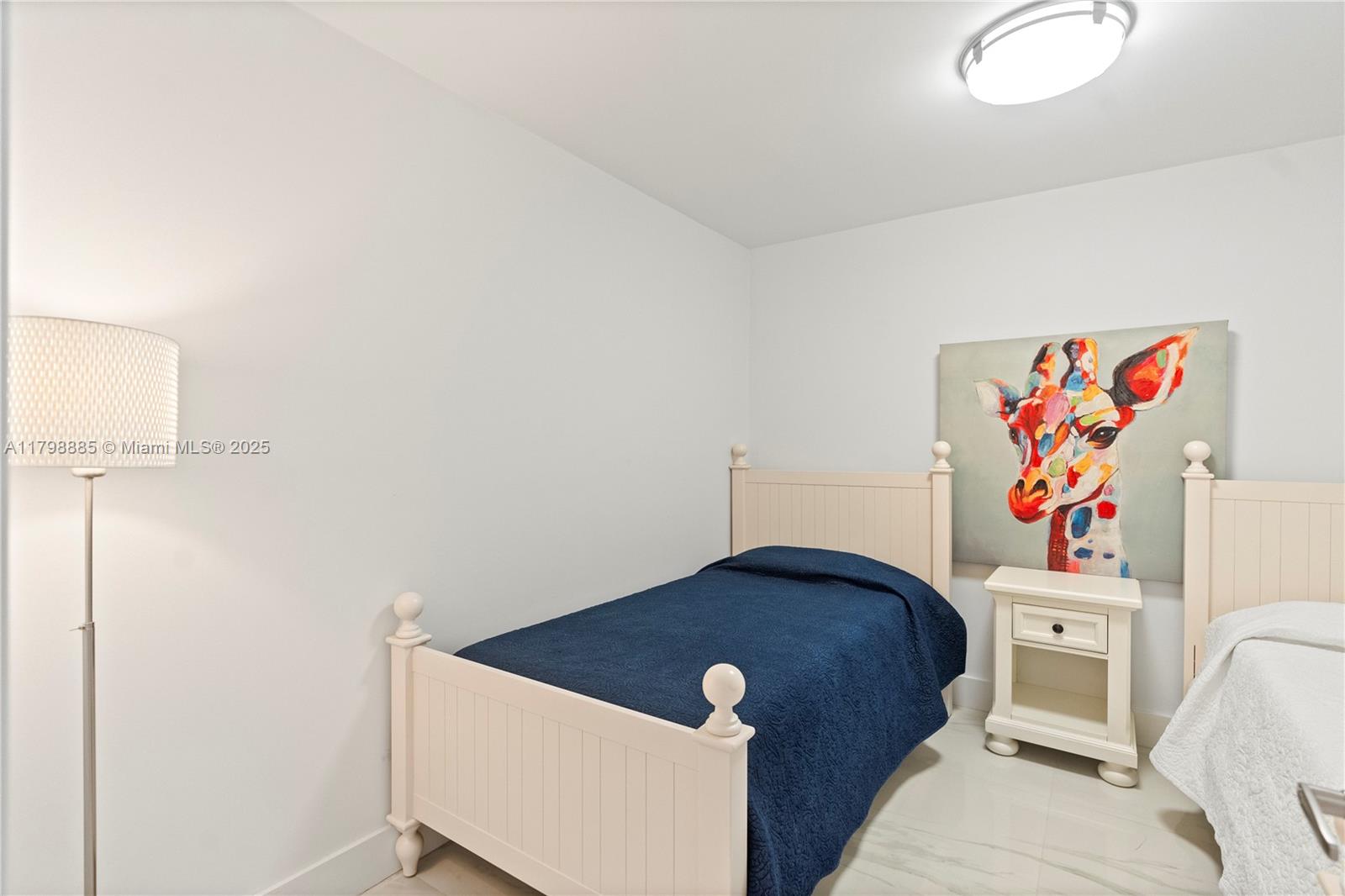 6039 Collins Ave # 521