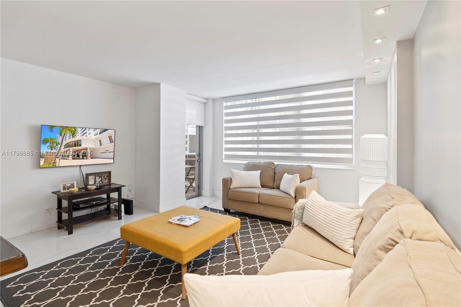 6039 Collins Ave # 521