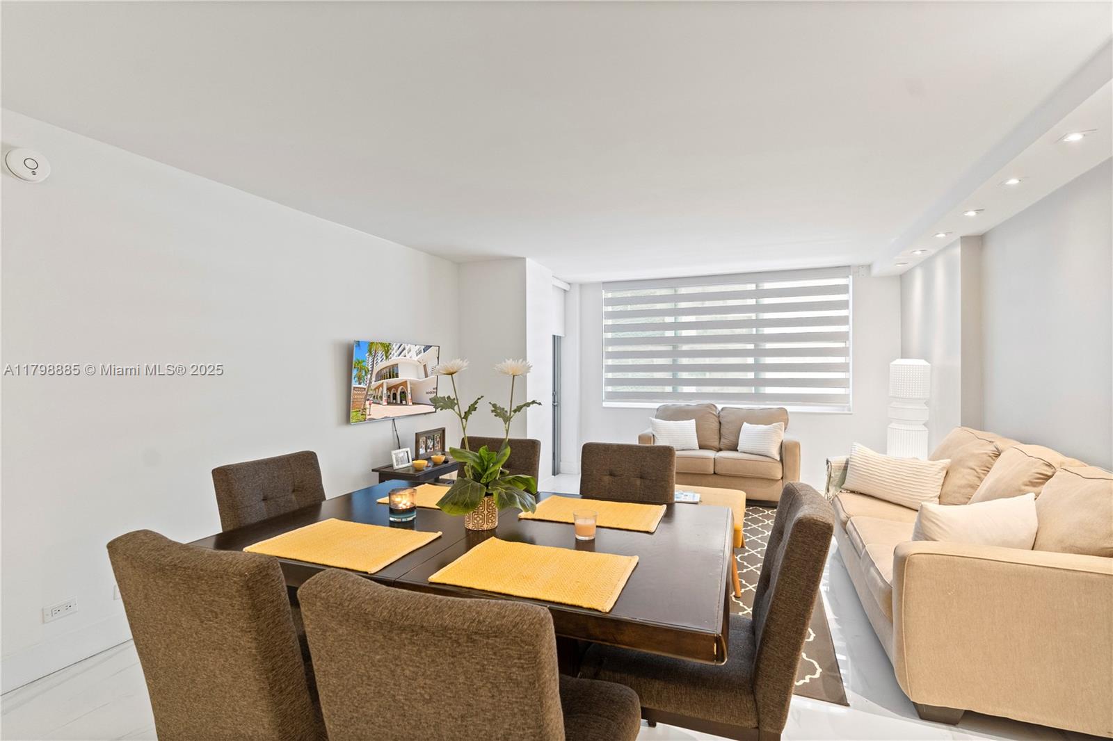 6039 Collins Ave # 521