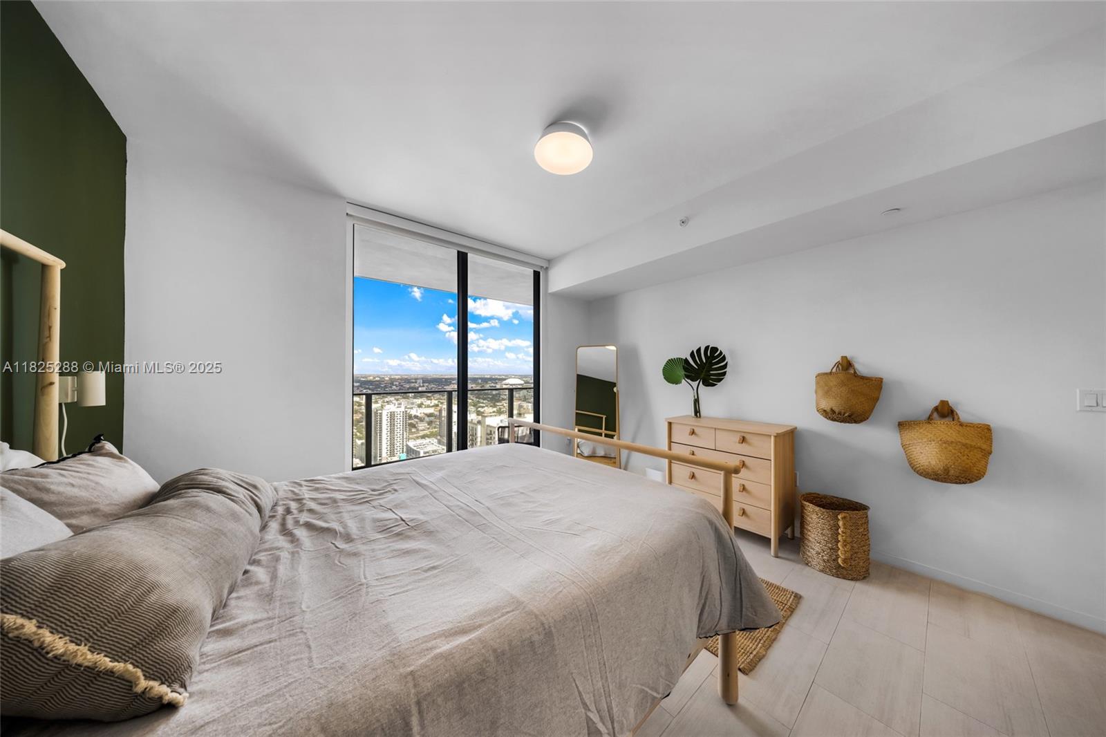 1000 Brickell Plaza # 4704