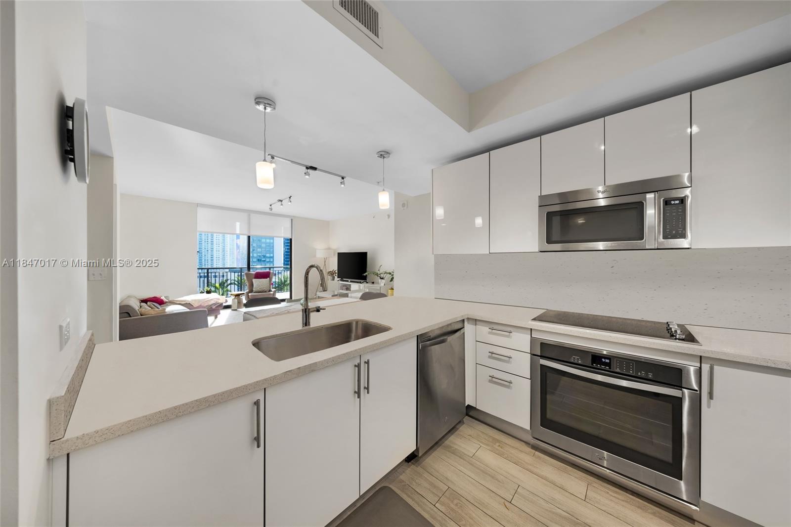 999 SW 1st Ave # 1417