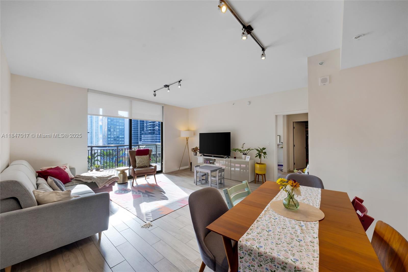999 SW 1st Ave # 1417