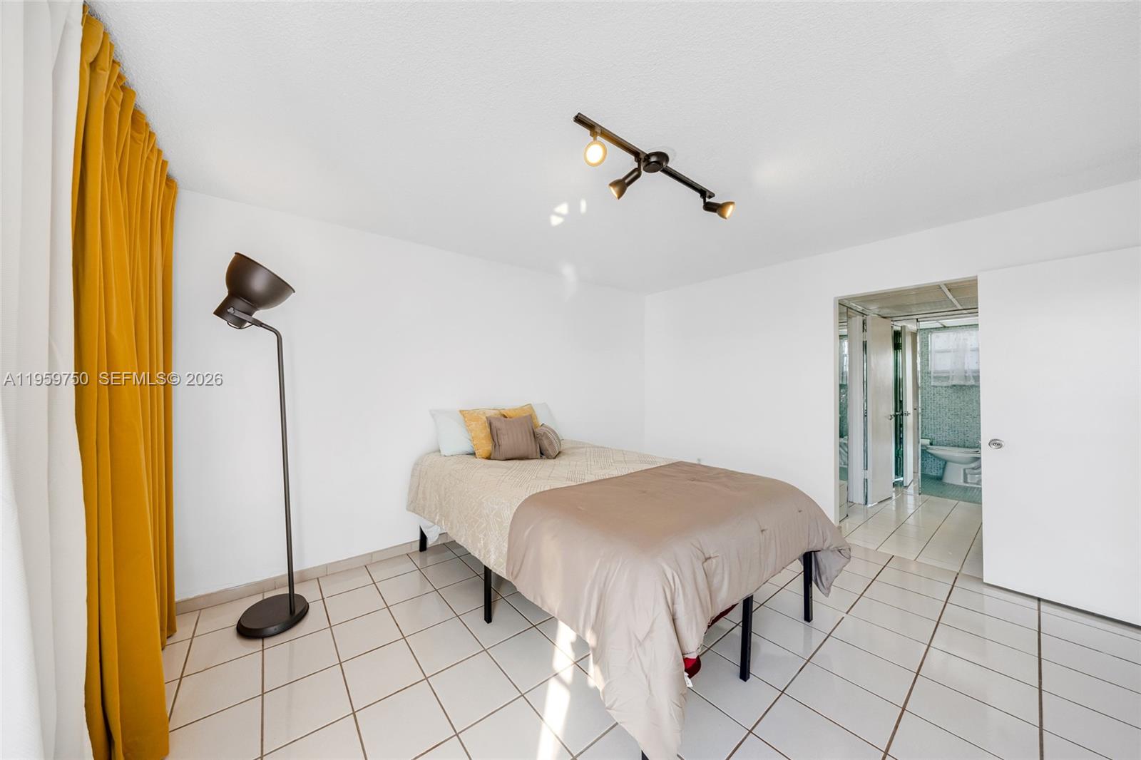 1400 SW 27th Ave # 403