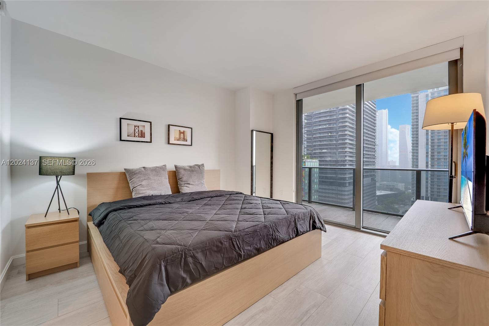 45 SW 9 ST # 1905