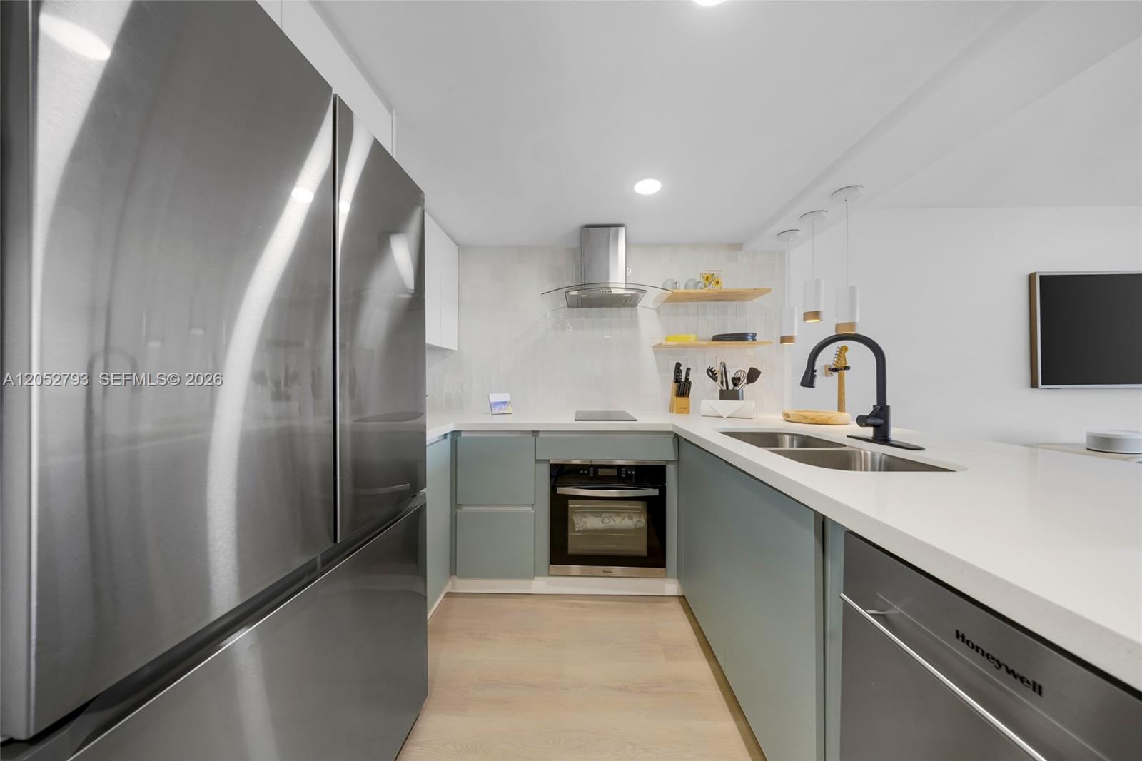 540 Brickell Key Dr # 809