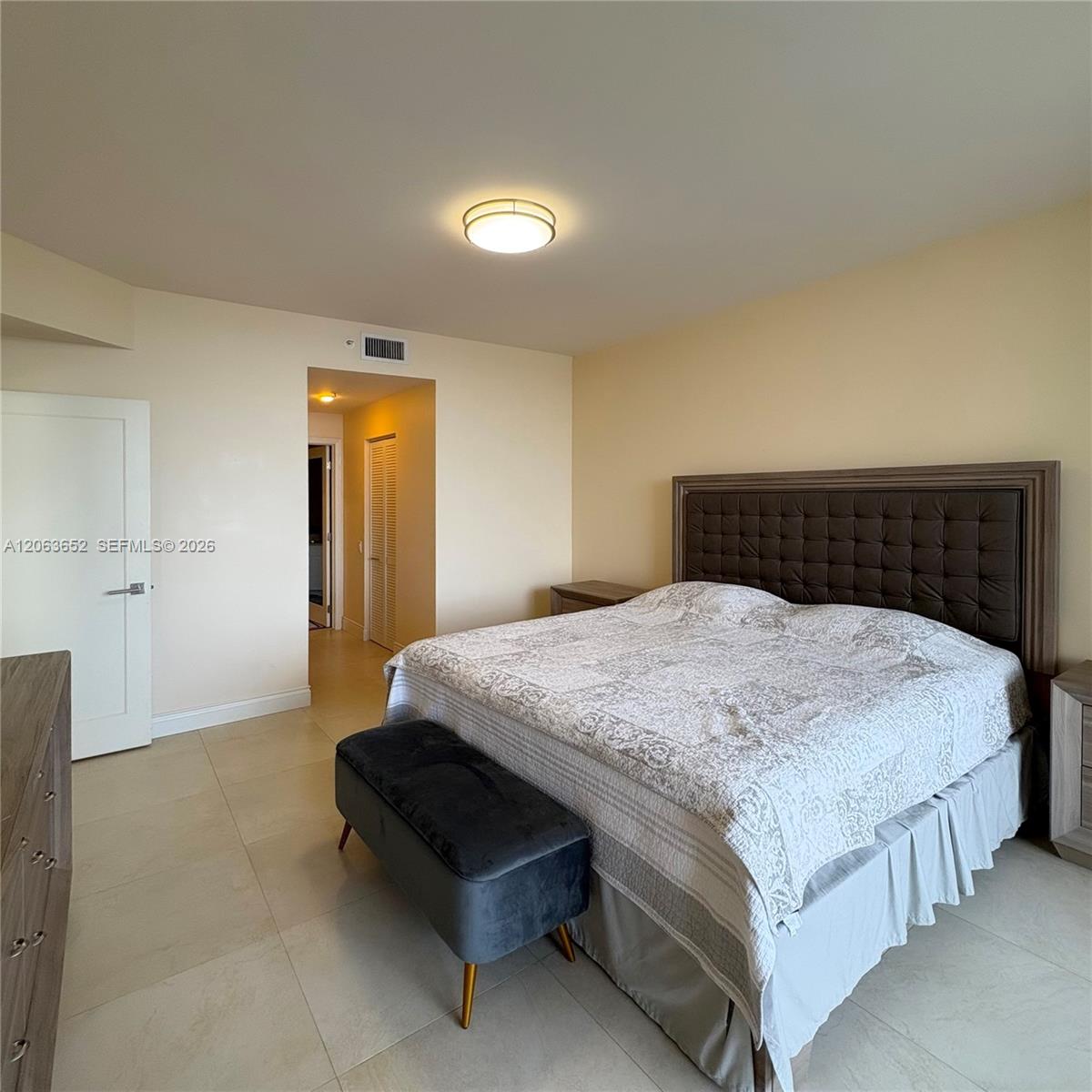 888 Brickell Key Dr # 512