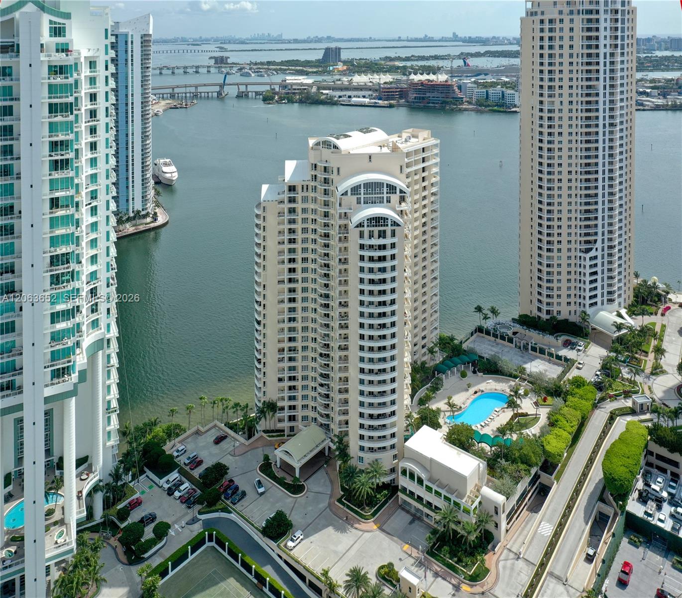 888 Brickell Key Dr # 512