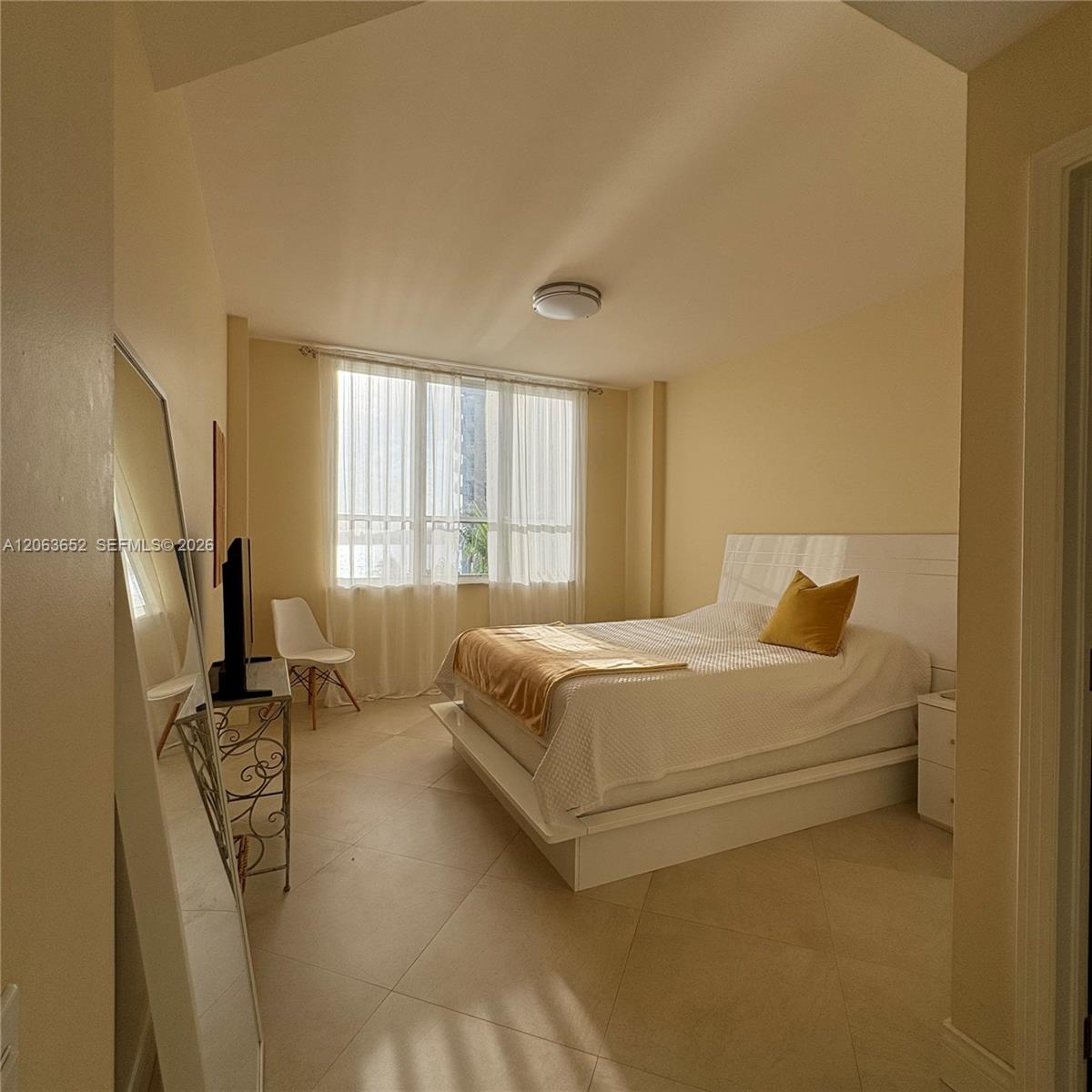 888 Brickell Key Dr # 512