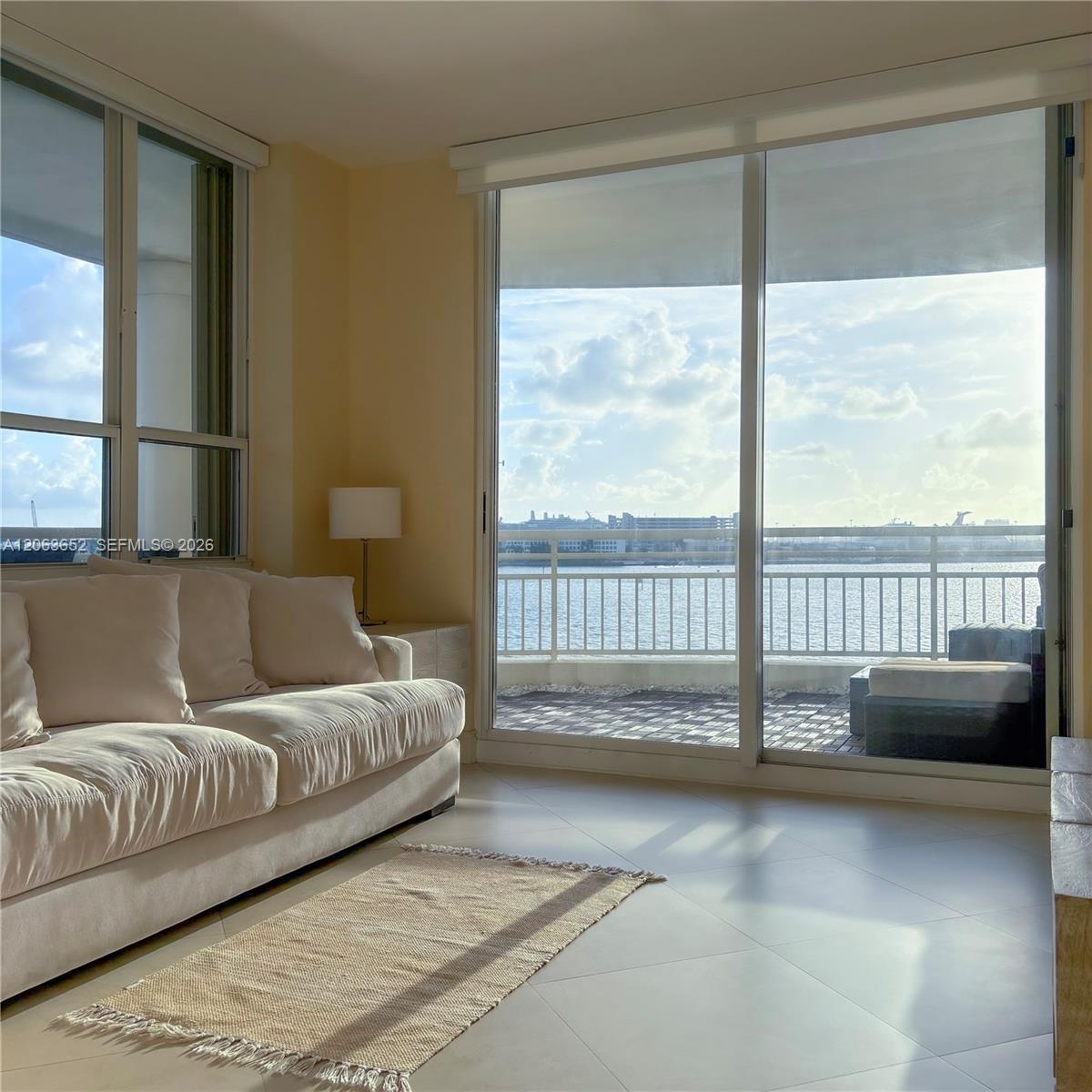 888 Brickell Key Dr # 512