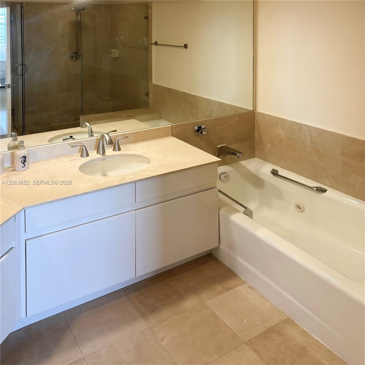 888 Brickell Key Dr # 512
