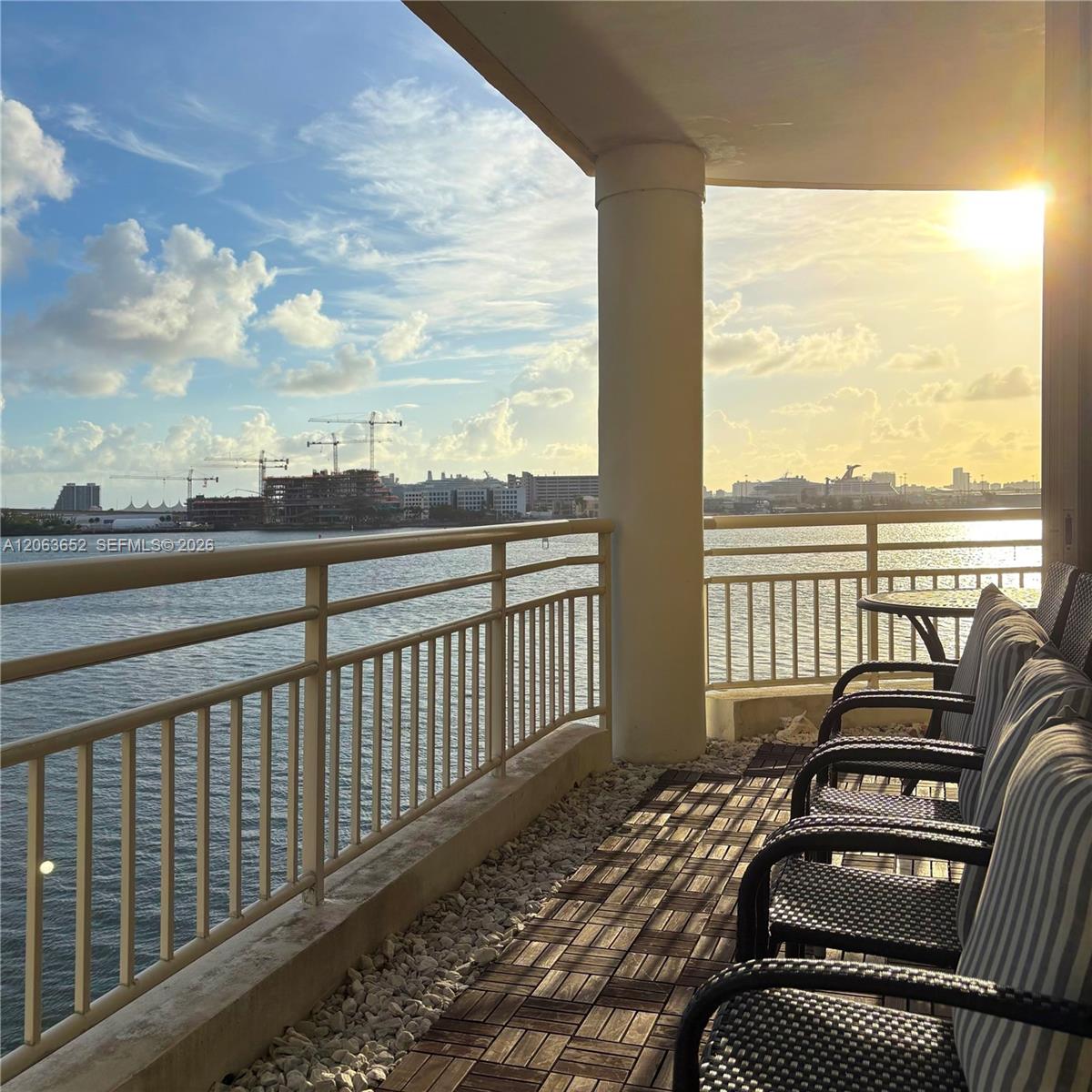 888 Brickell Key Dr # 512