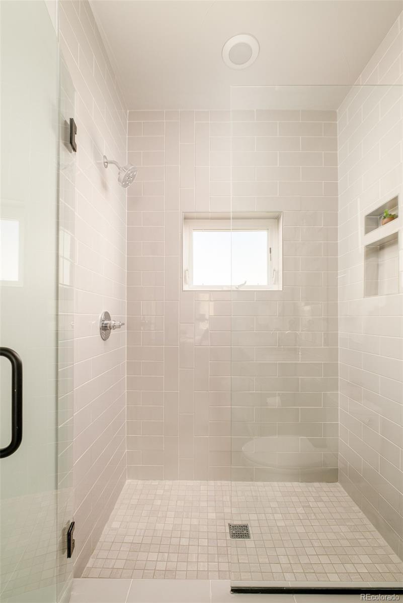 7035 E 38th Avenue Unit: 2