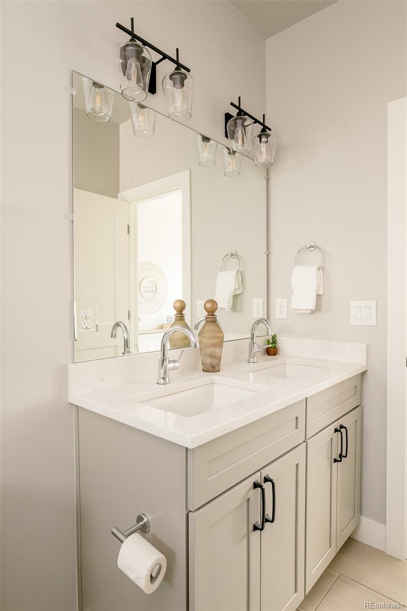 7035 E 38th Avenue Unit: 2