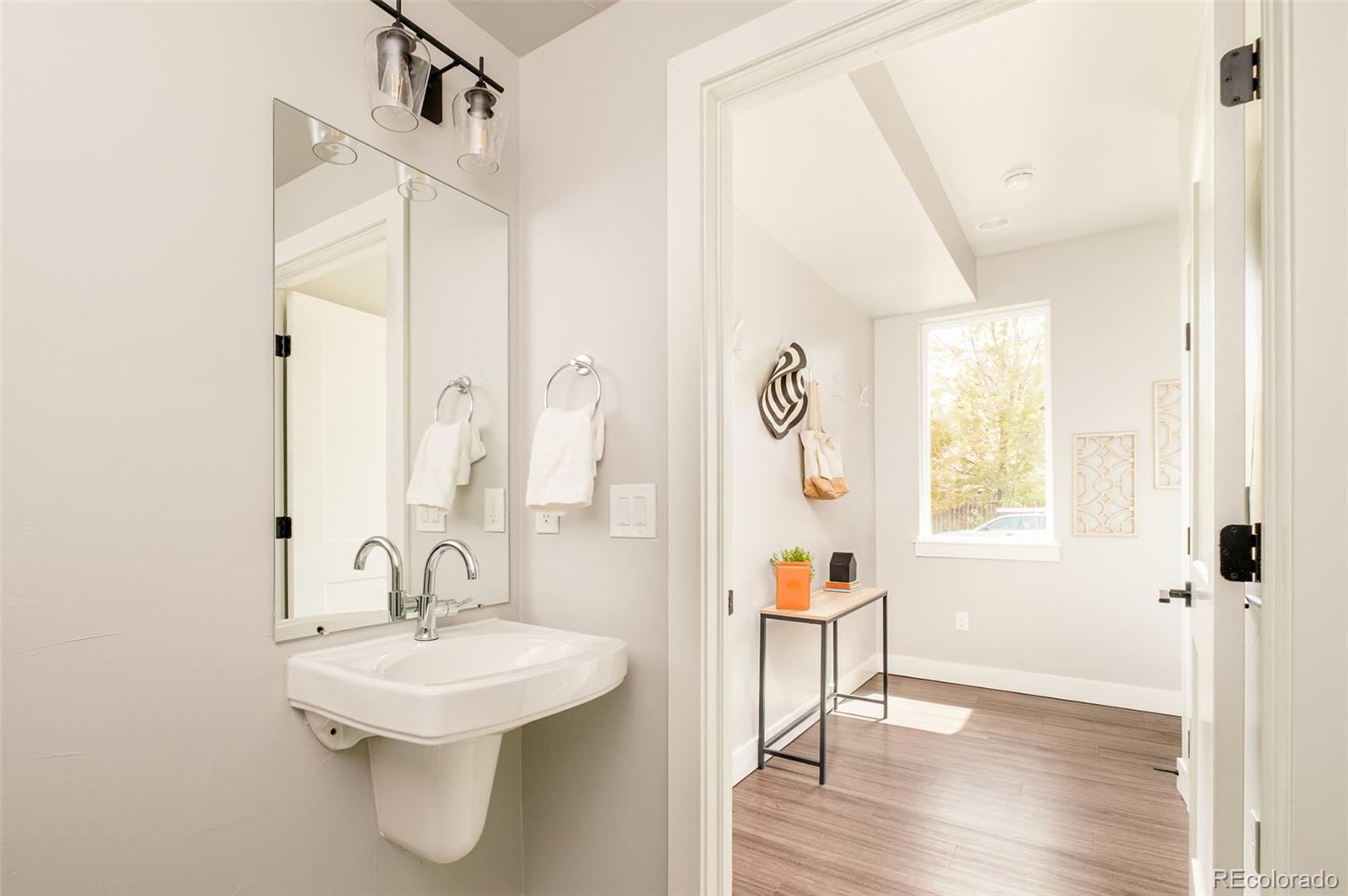 7035 E 38th Avenue Unit: 2