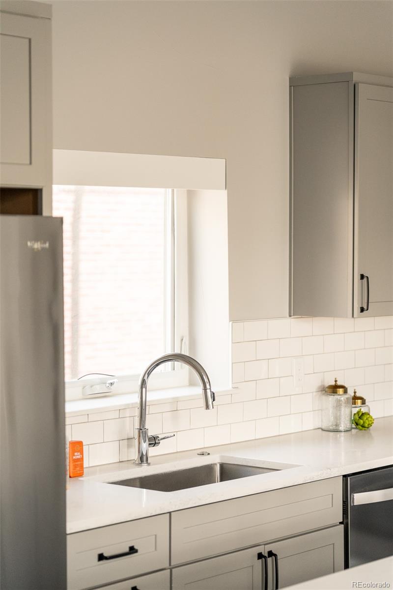 7035 E 38th Avenue Unit: 2