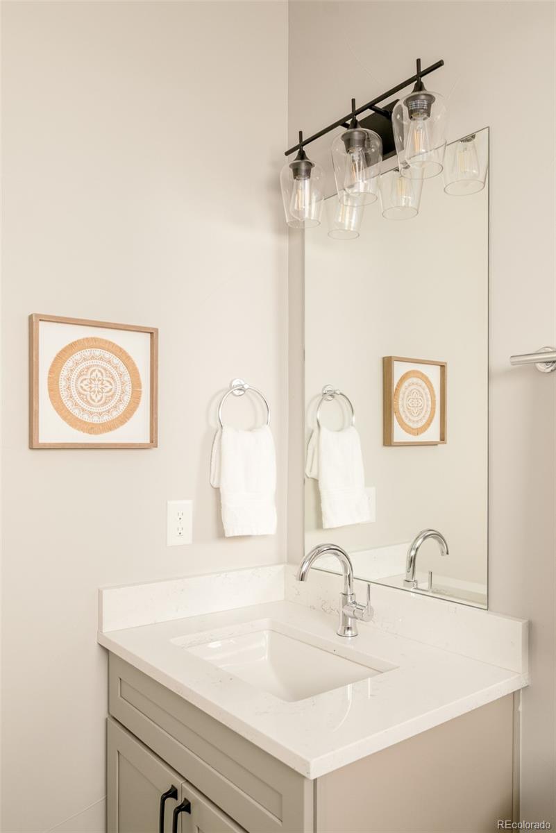 7035 E 38th Avenue Unit: 2