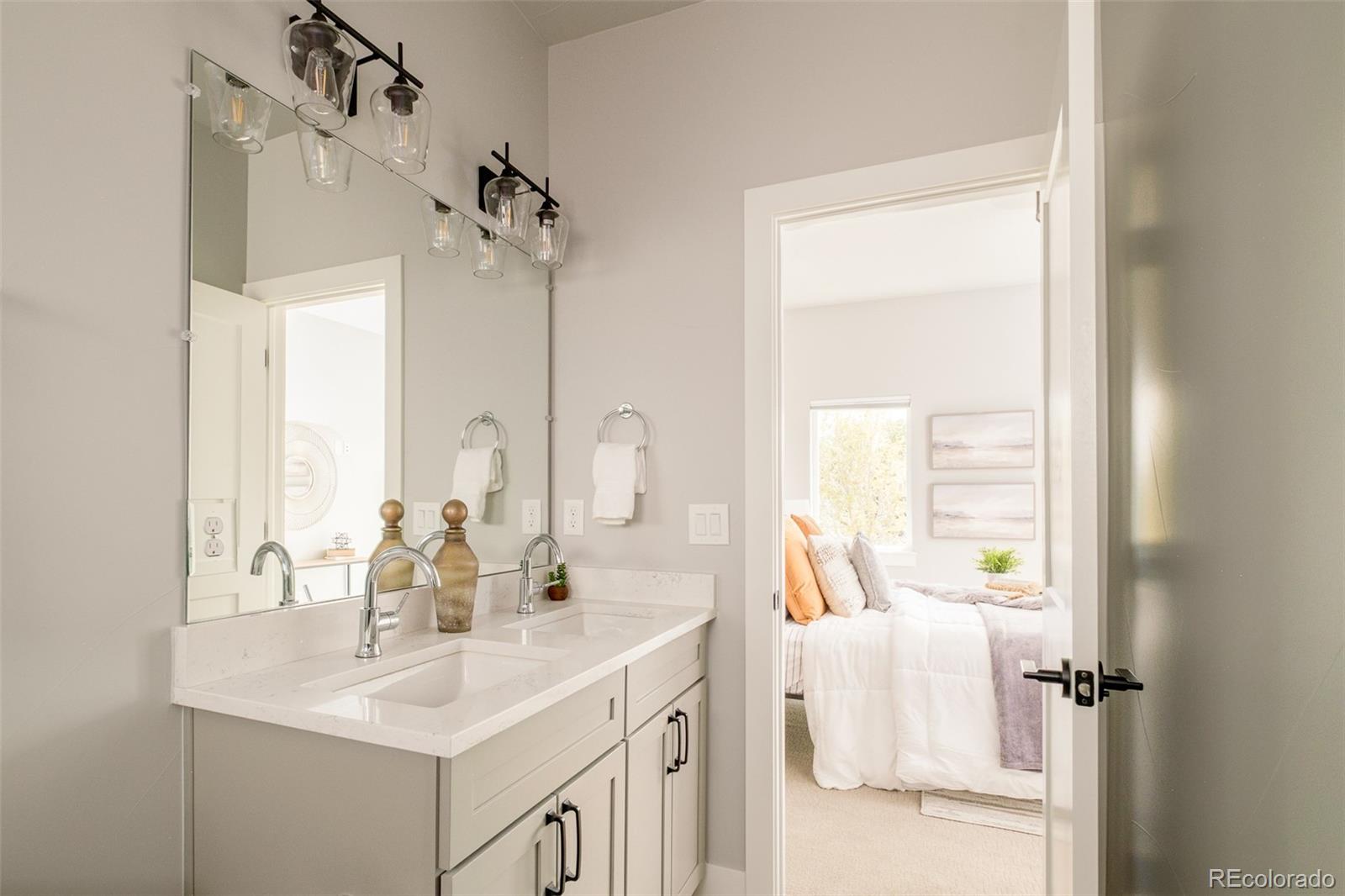 7035 E 38th Avenue Unit: 2