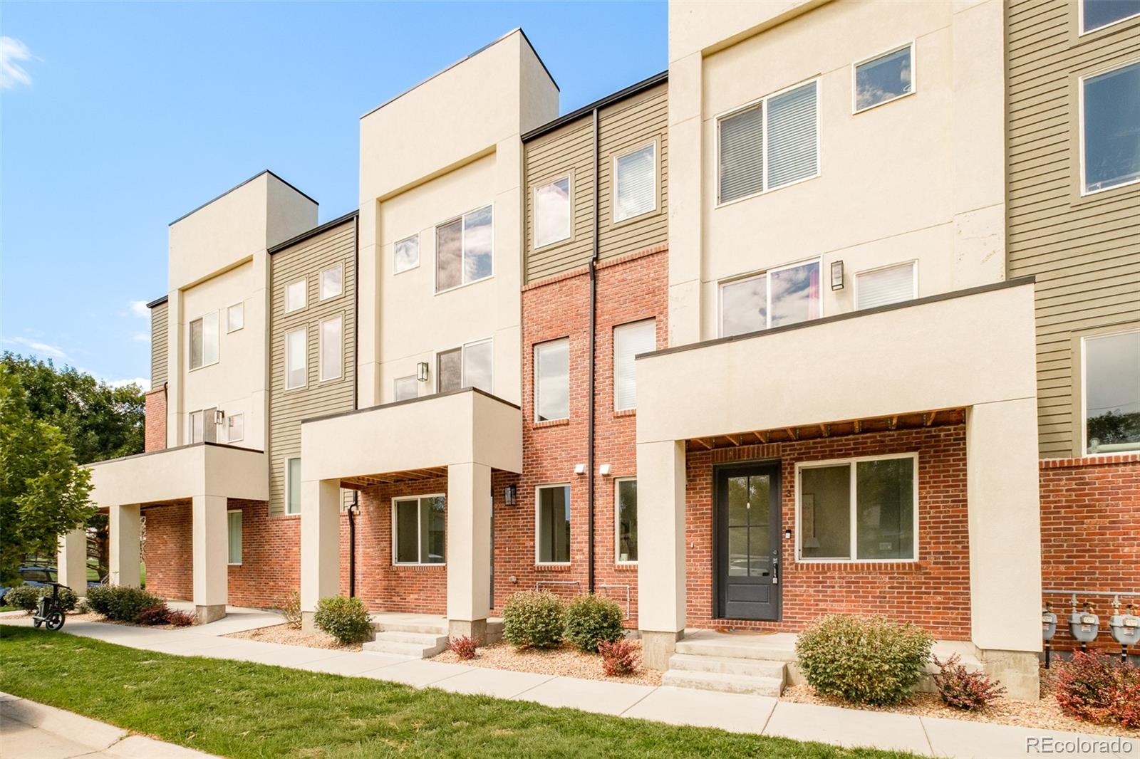 7035 E 38th Avenue Unit: 2