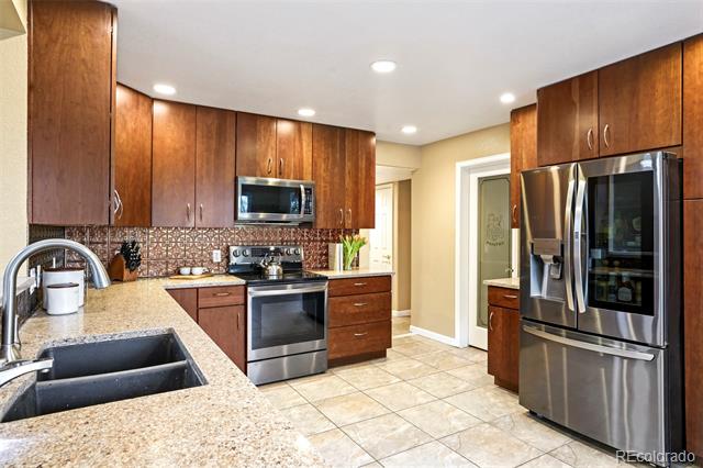 9508 W 70th Place